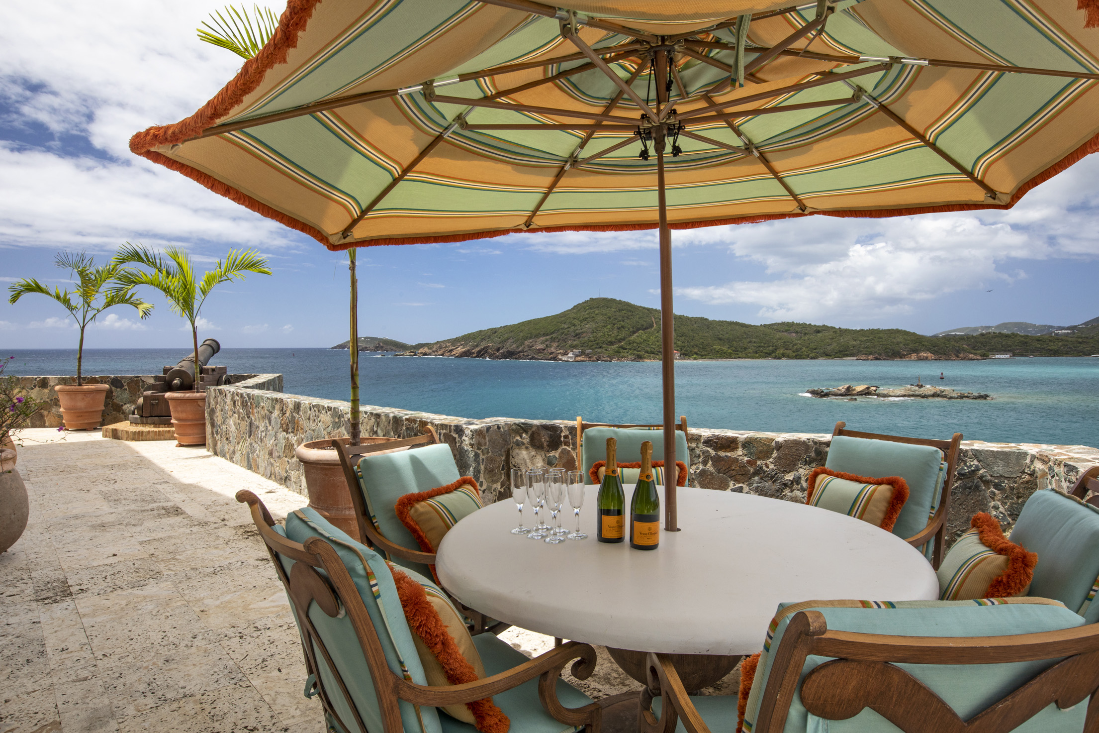 Waterfront Estate – image 11