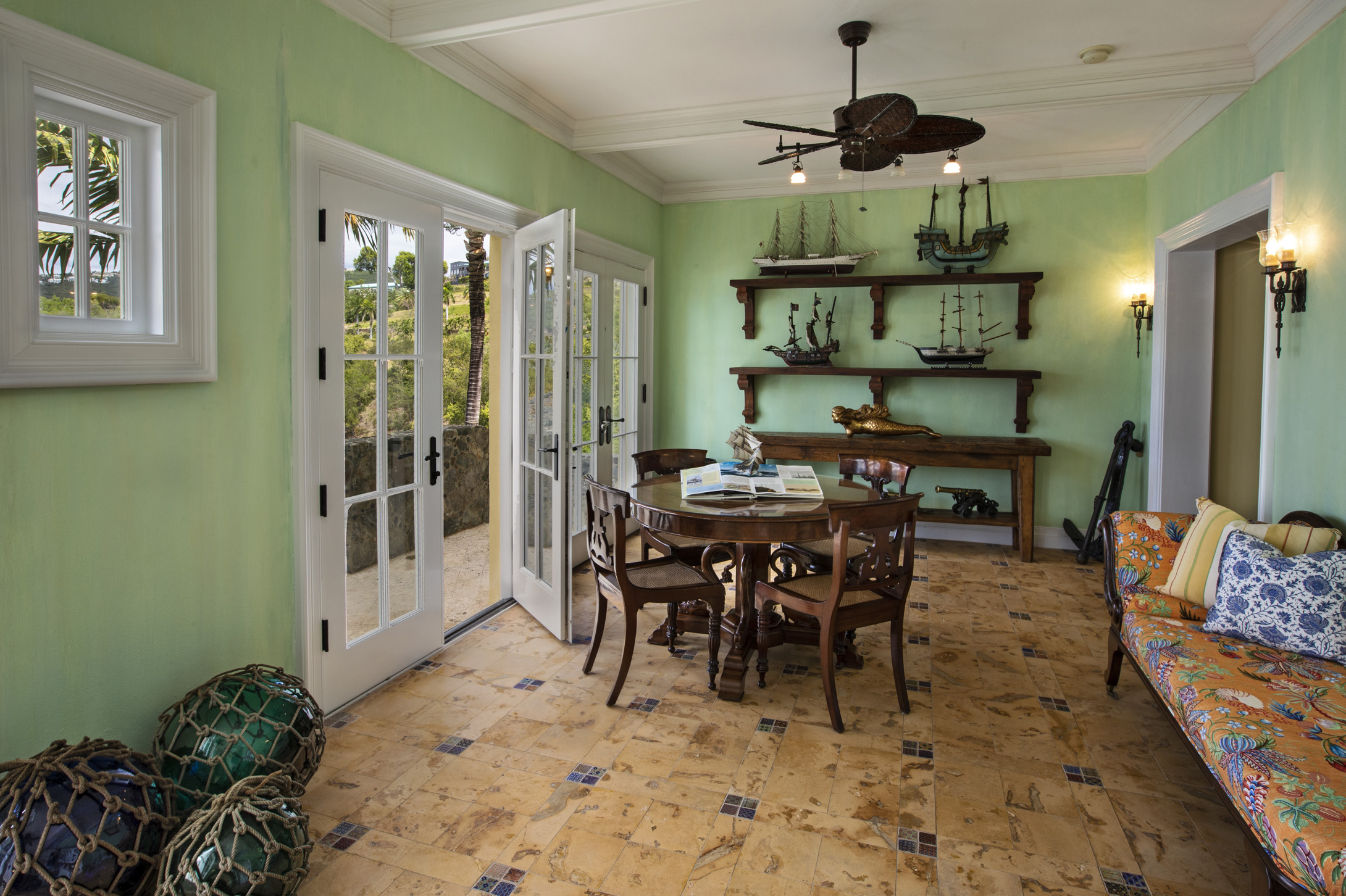 Waterfront Estate – image 12