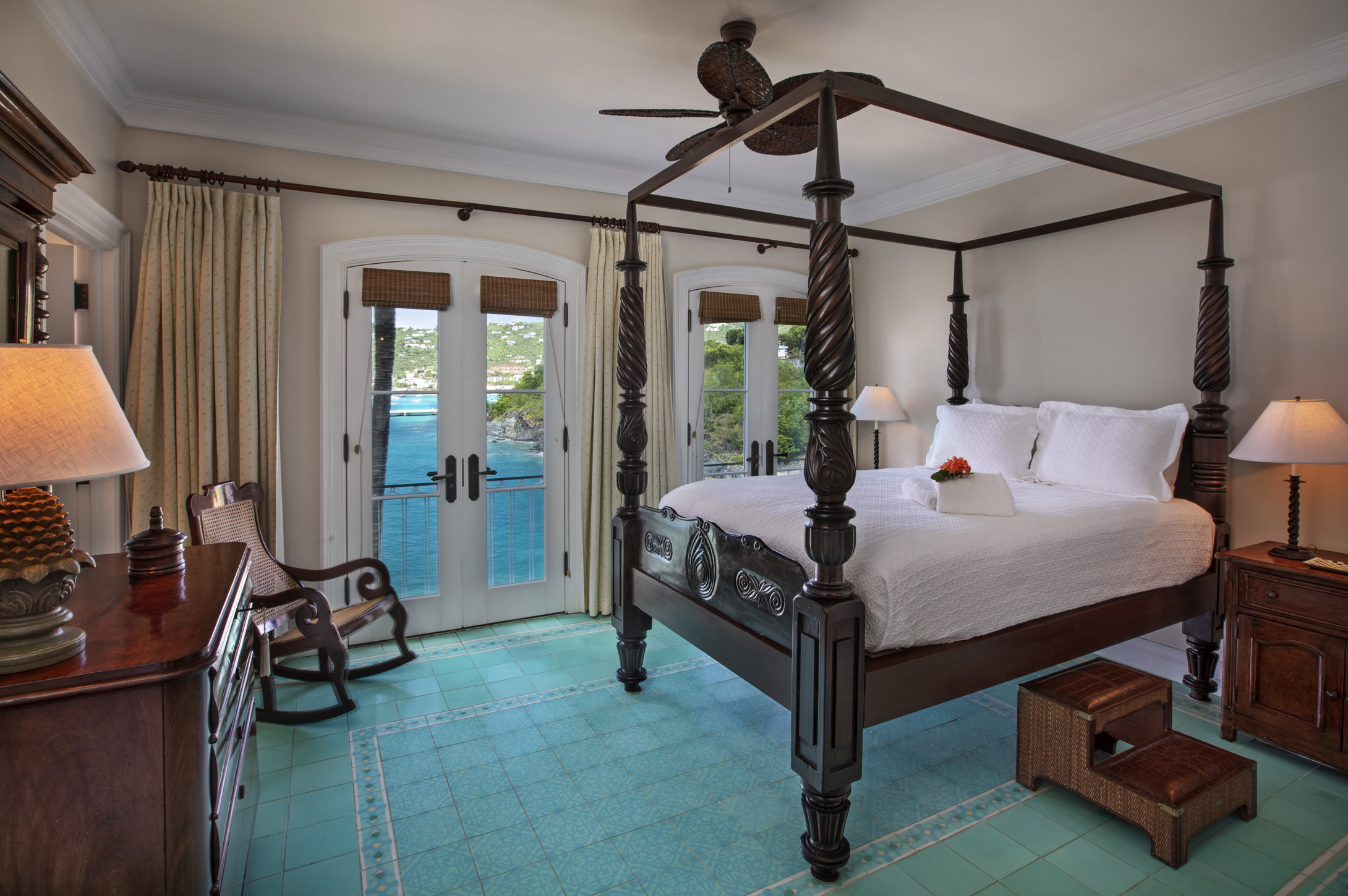Waterfront Estate – image 13
