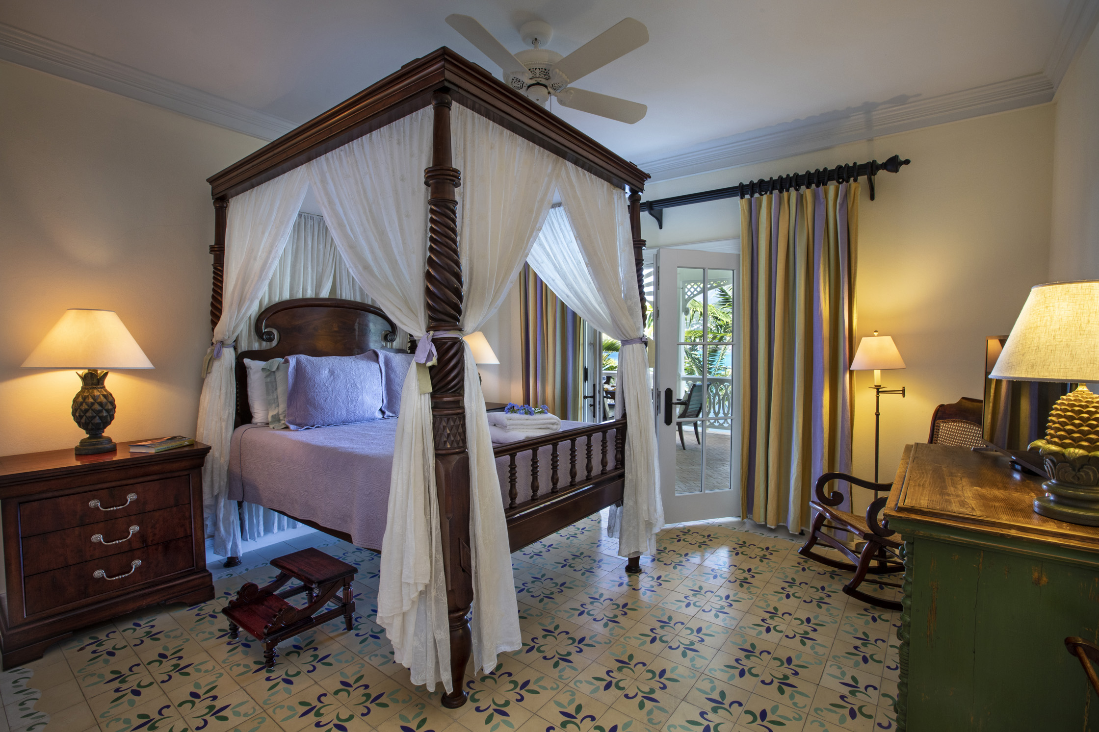 Waterfront Estate – image 14