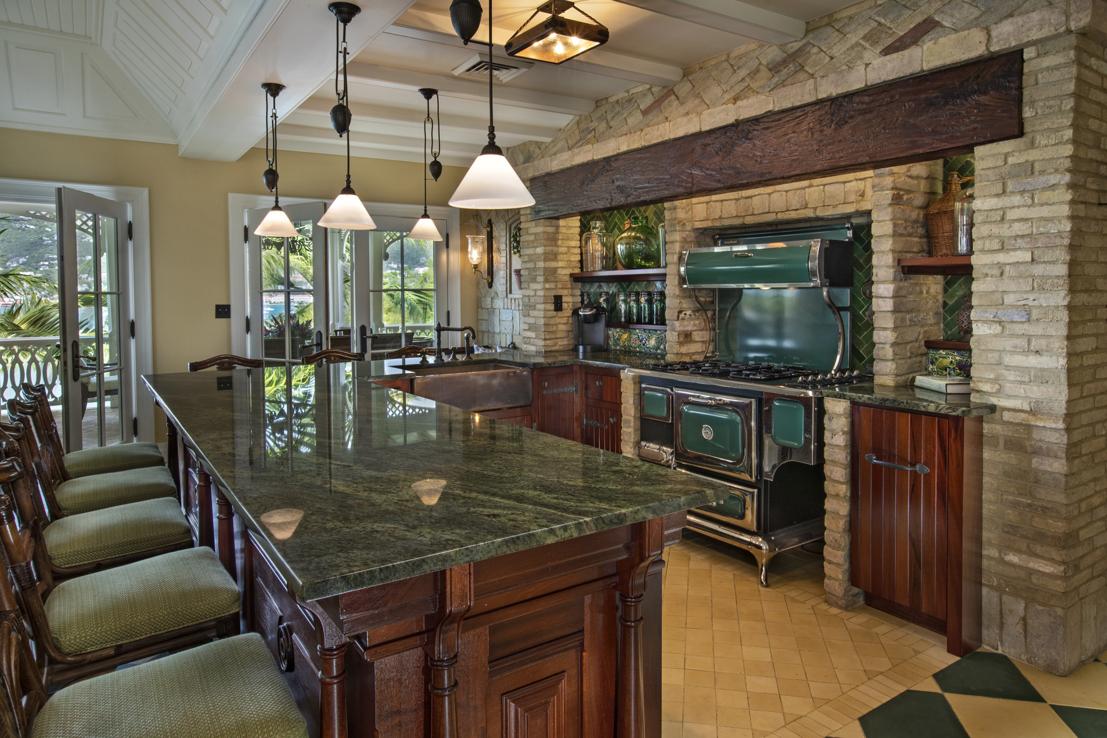 Waterfront Estate – image 22