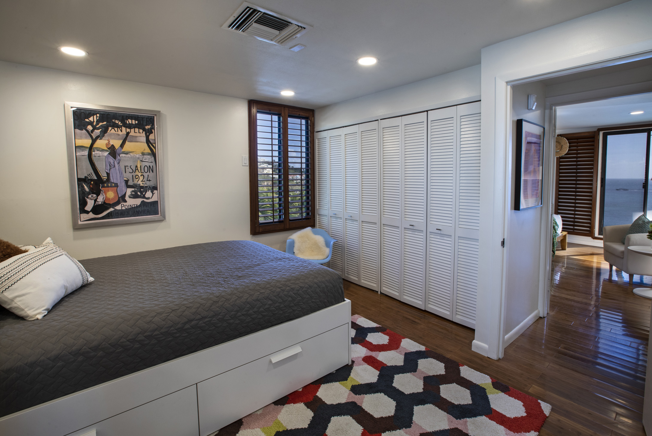 Waterfront Estate – image 49