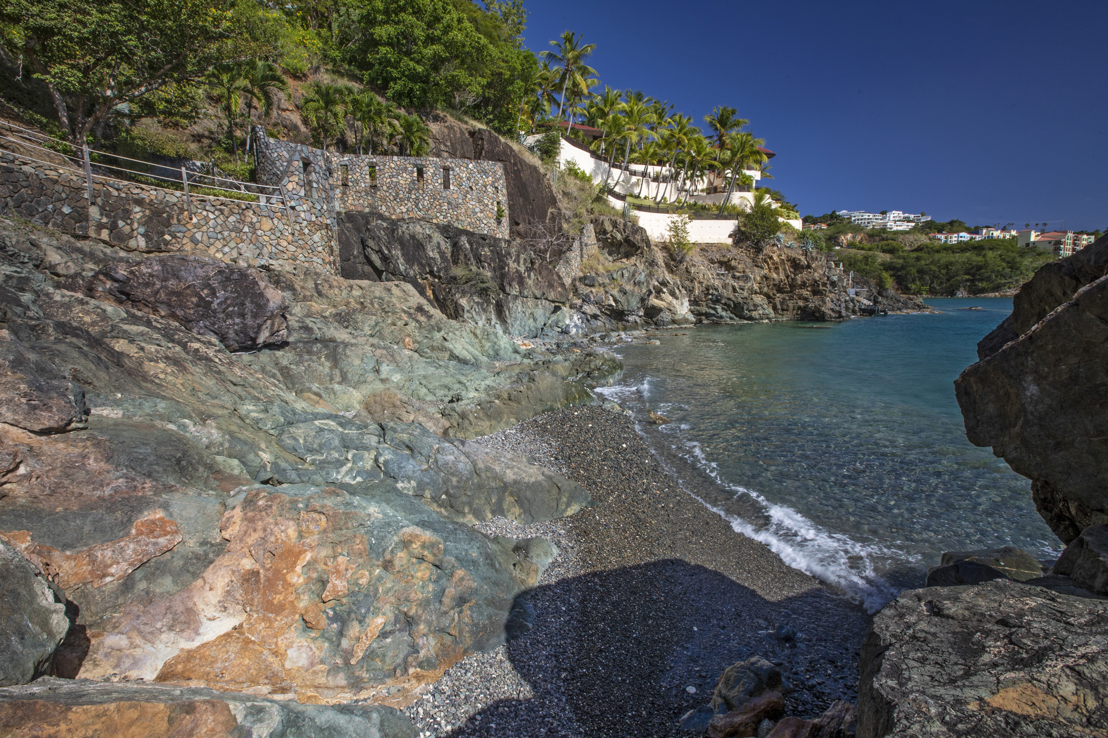 Waterfront Estate – image 40