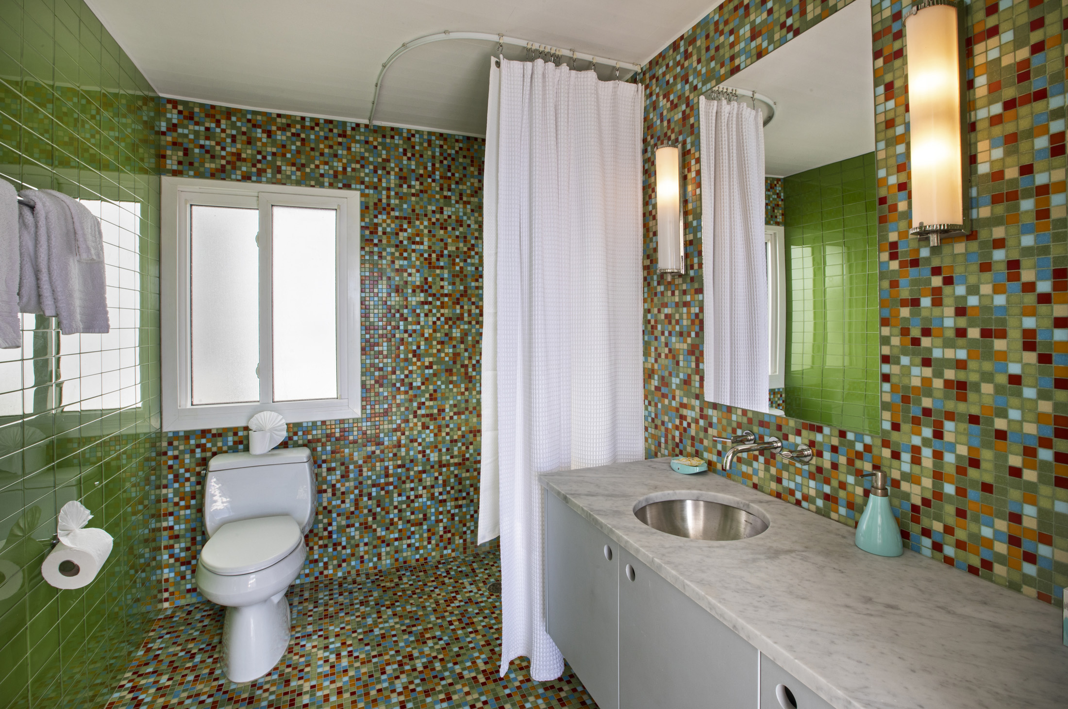 Waterfront Estate – image 47
