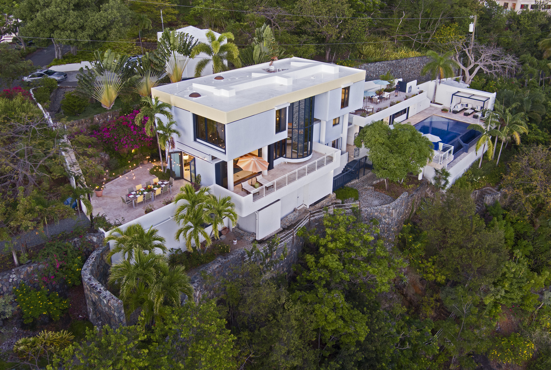 Waterfront Estate – image 37