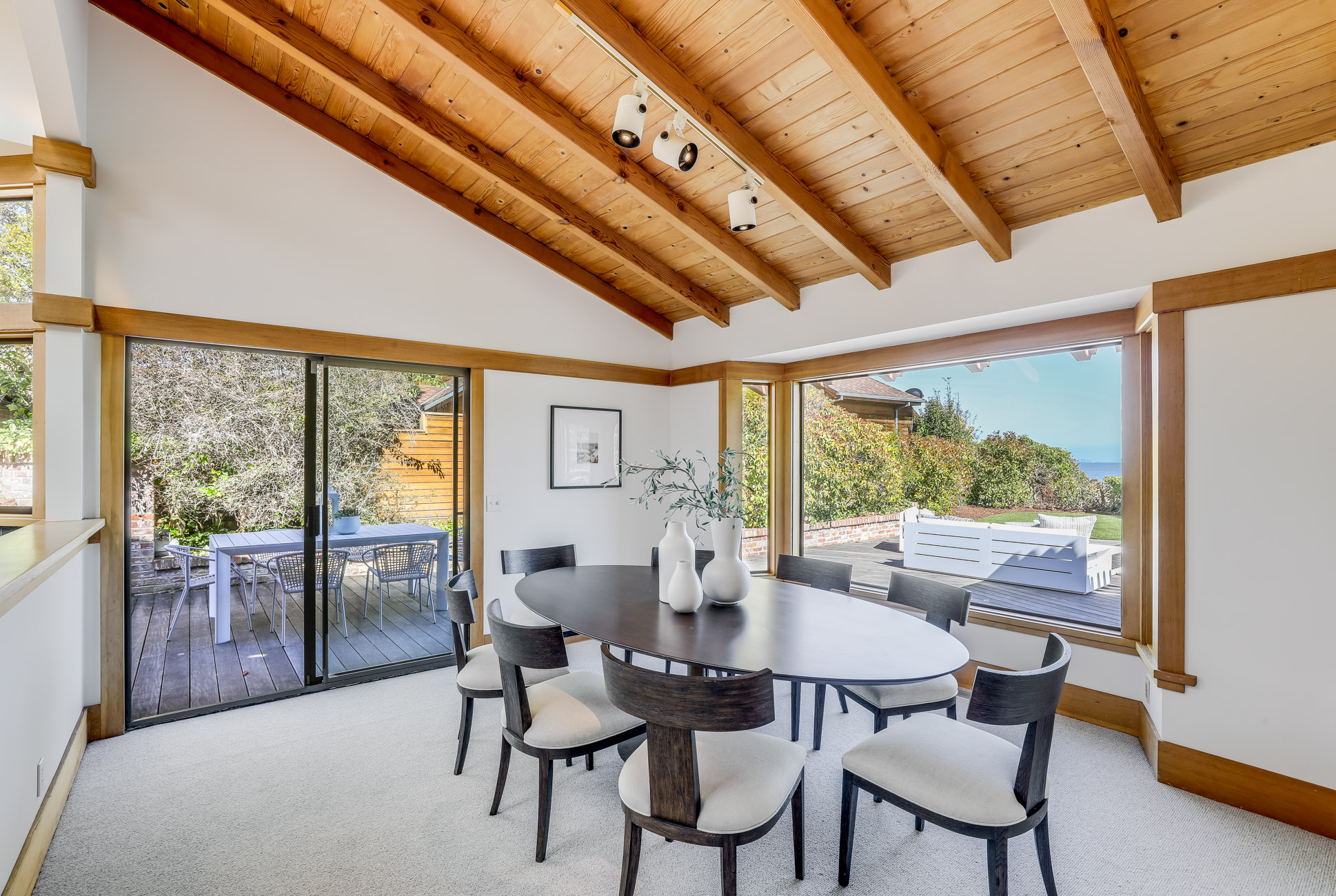 Waterfront Living – image 14