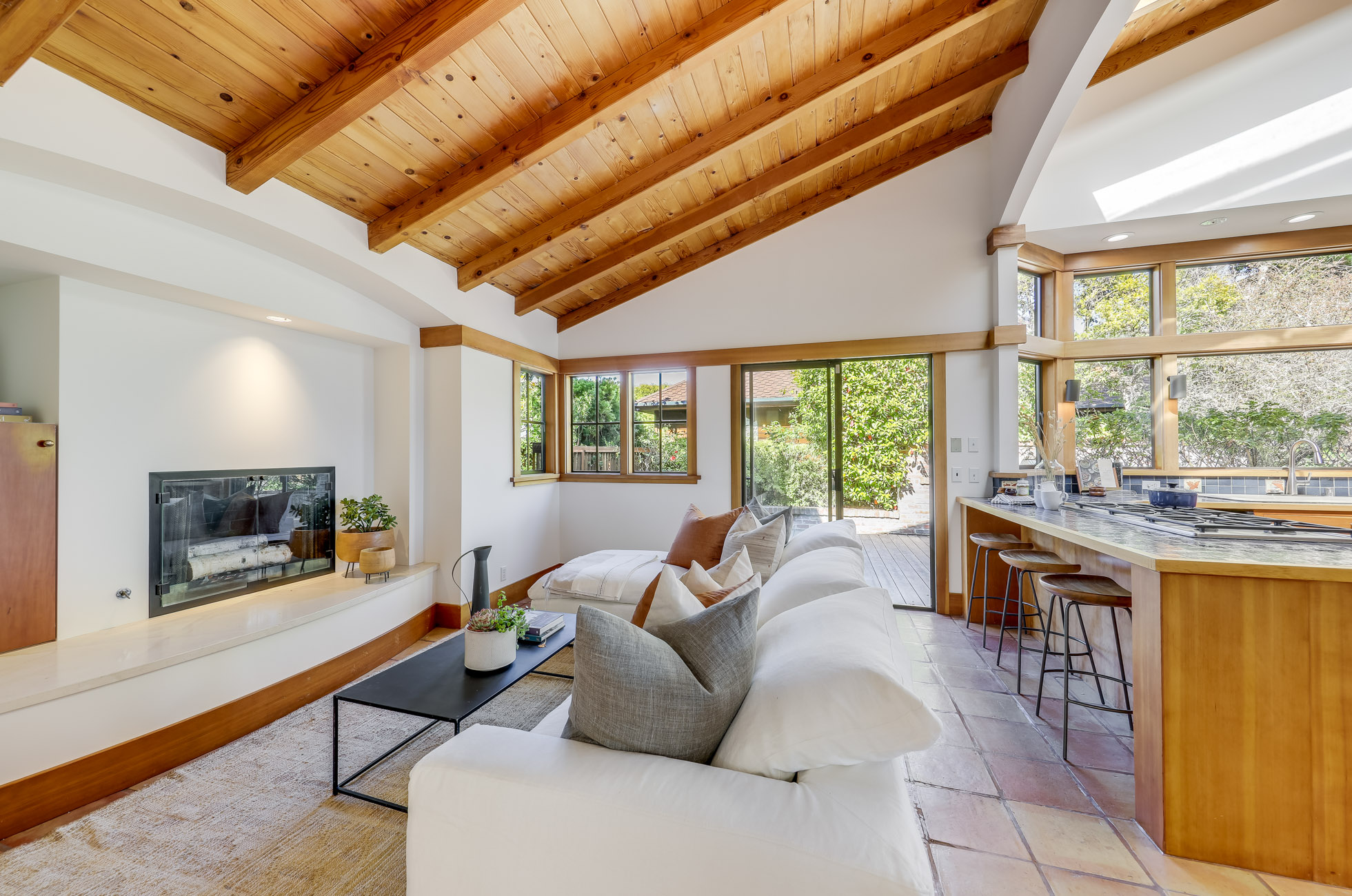 Waterfront Living – image 15