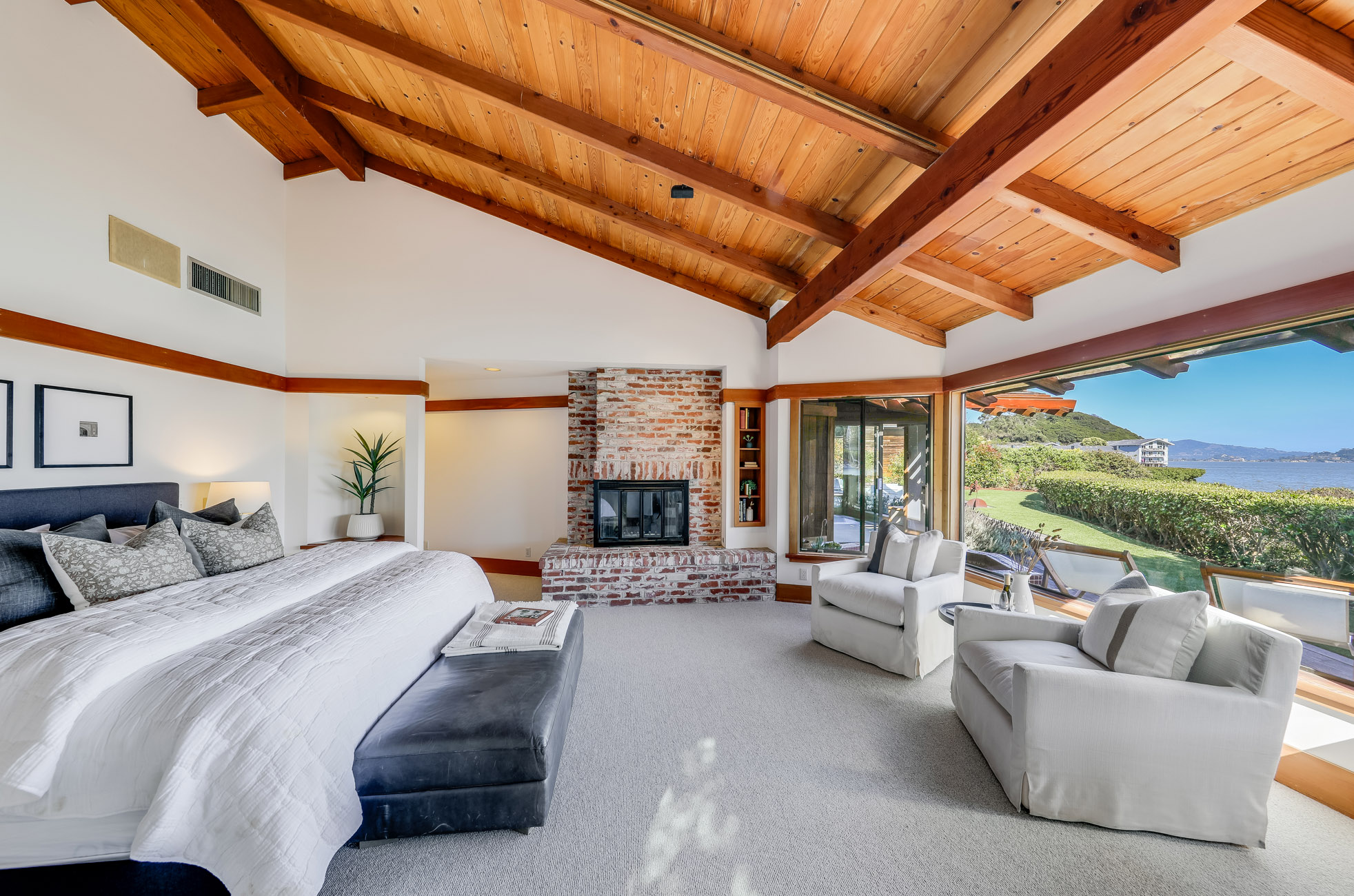 Waterfront Living – image 16