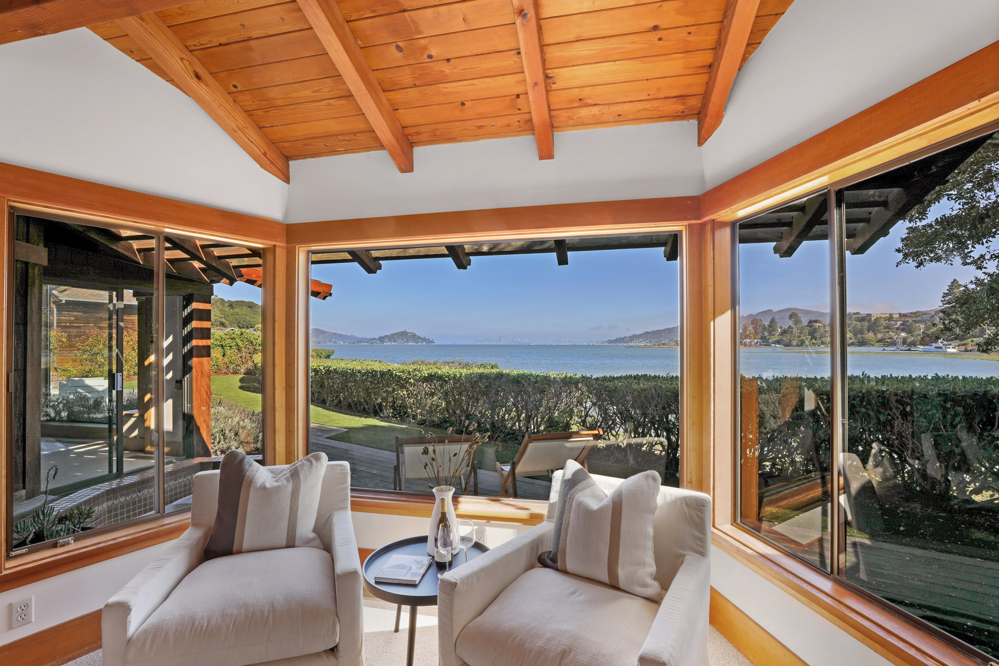 Waterfront Living – image 17