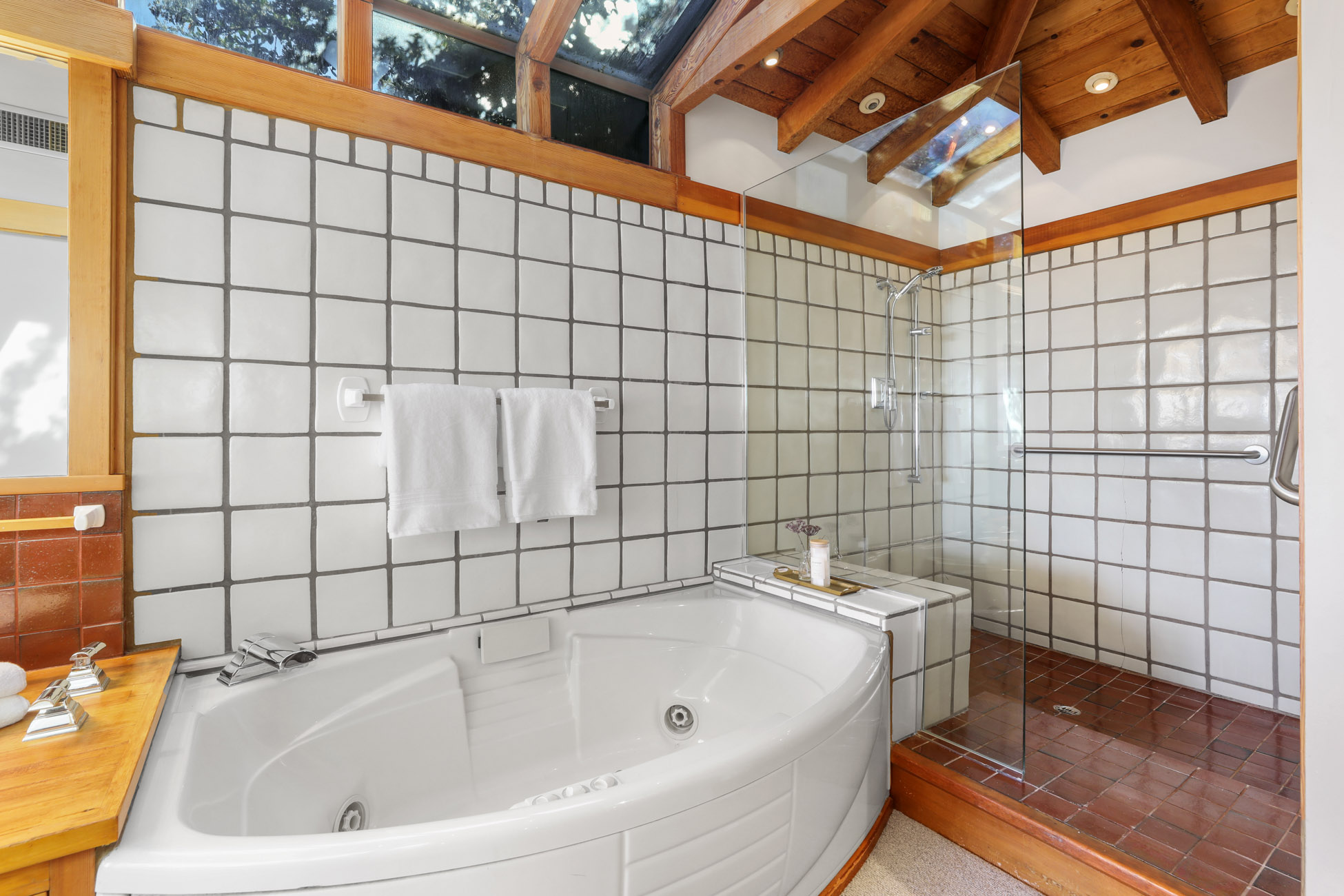 Waterfront Living – image 19