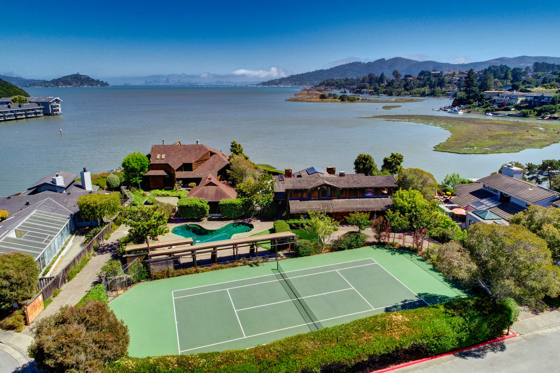 Waterfront Living – image 2