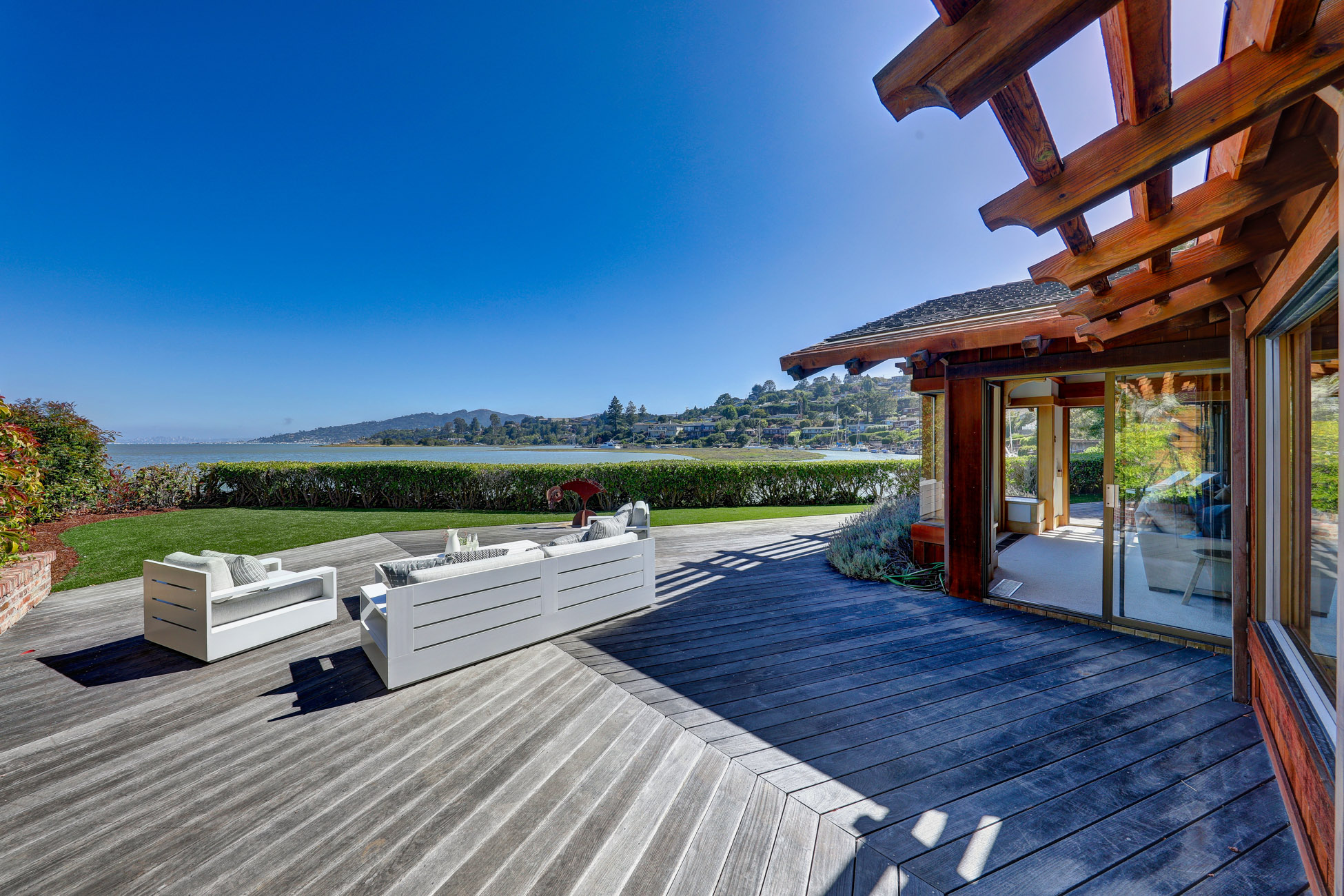 Waterfront Living – image 27