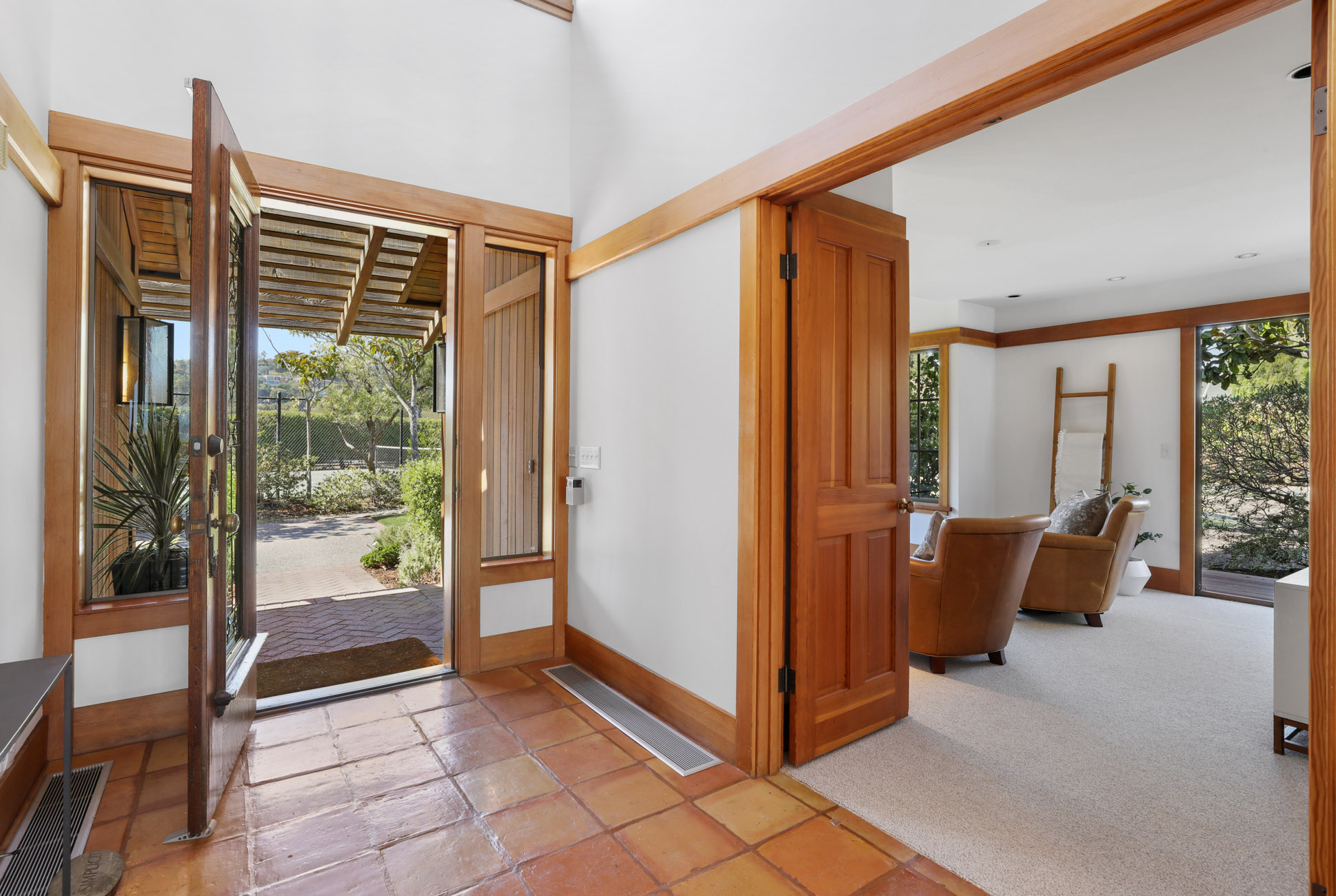 Waterfront Living – image 6