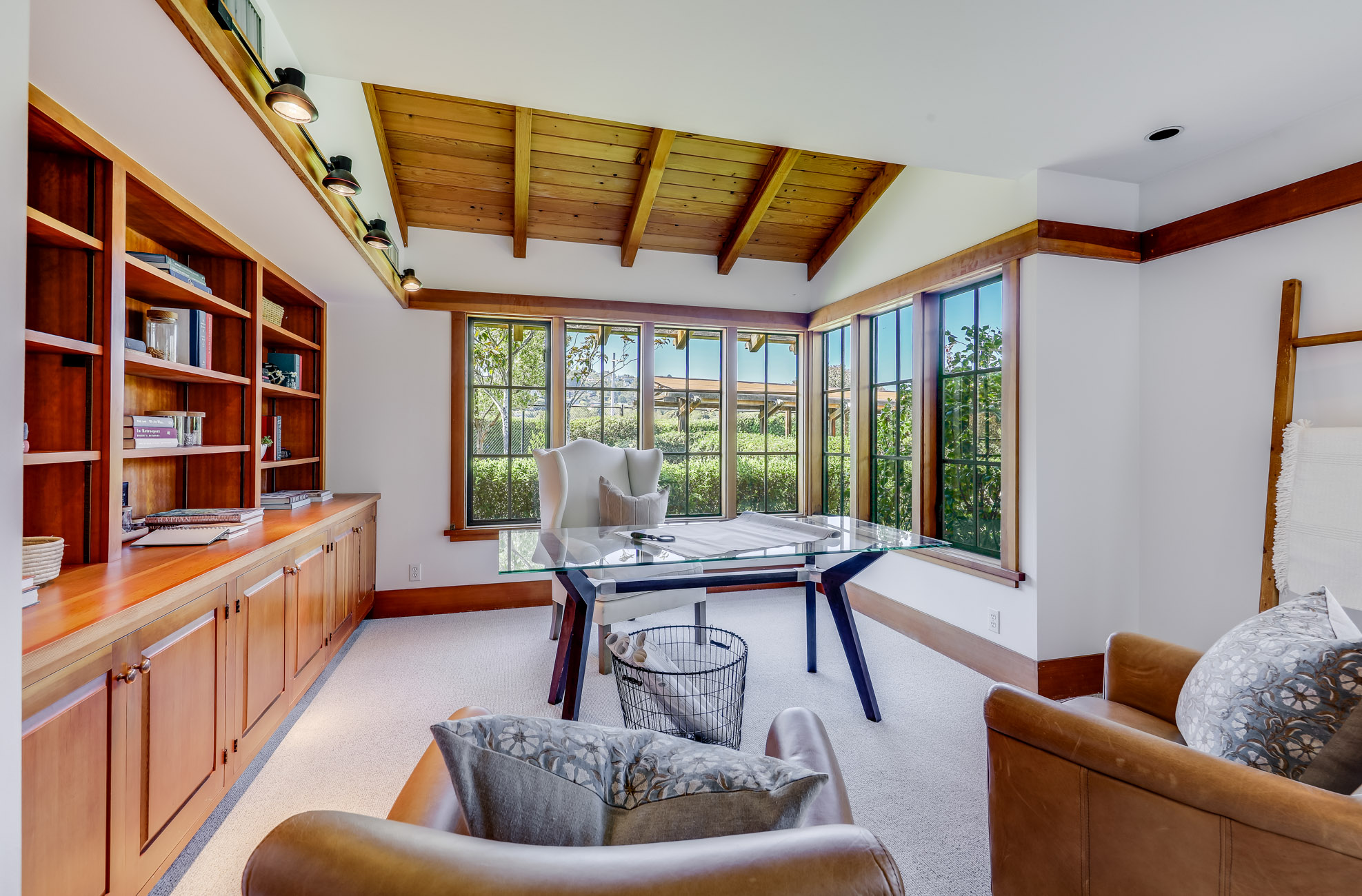 Waterfront Living – image 7