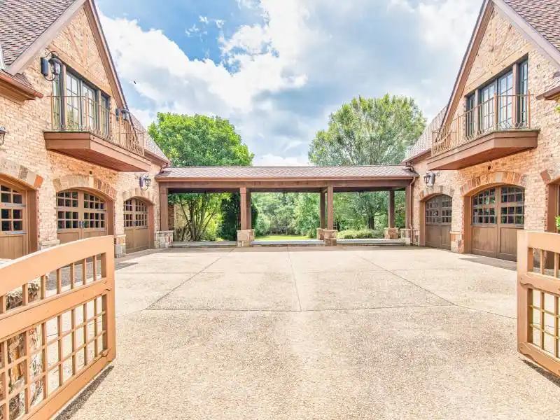 AUCTION - Georgia's Premier Luxury Estate/Event Venue on 50± Acres – image 23