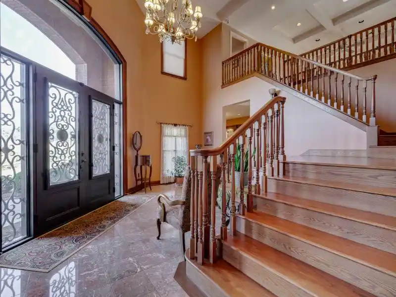 AUCTION - Luxury Hilltop Home on 120± Acres with Lake Views – image 11