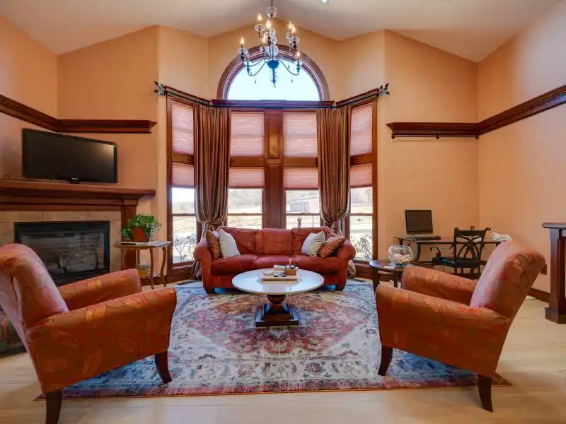 AUCTION - Luxury Hilltop Home on 120± Acres with Lake Views – image 13
