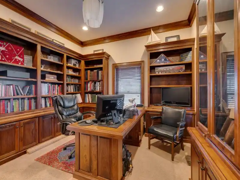 AUCTION - Luxury Hilltop Home on 120± Acres with Lake Views – image 15