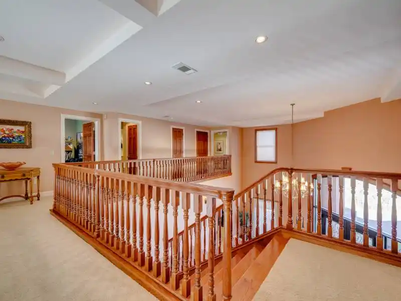 AUCTION - Luxury Hilltop Home on 120± Acres with Lake Views – image 17