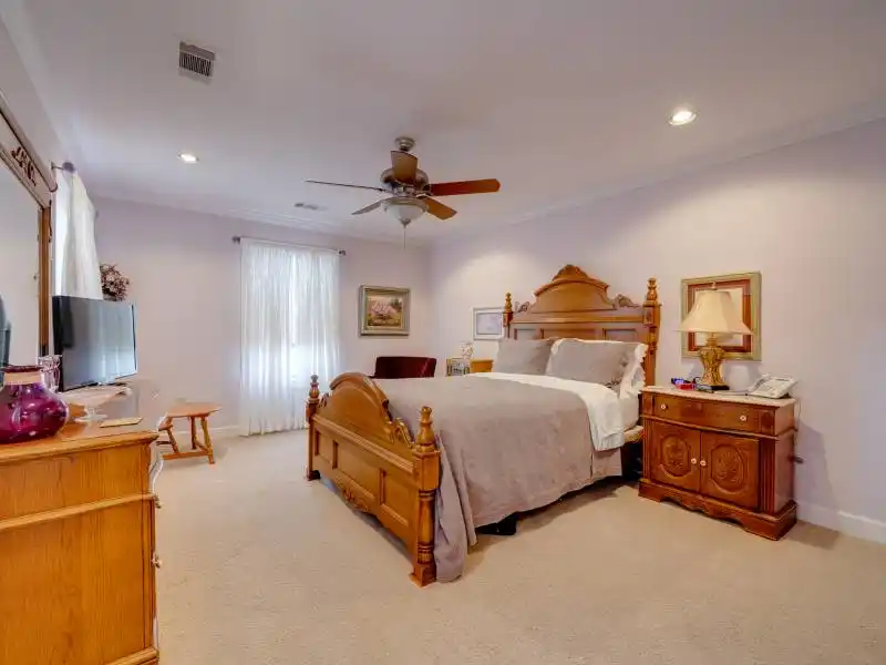 AUCTION - Luxury Hilltop Home on 120± Acres with Lake Views – image 18