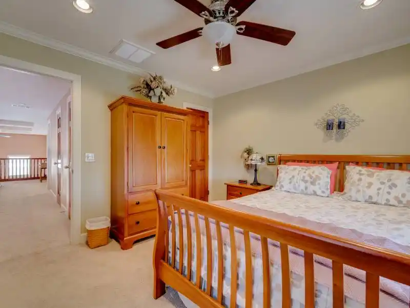 AUCTION - Luxury Hilltop Home on 120± Acres with Lake Views – image 19