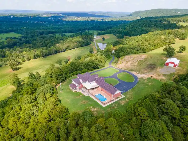 AUCTION - Luxury Hilltop Home on 120± Acres with Lake Views – image 2