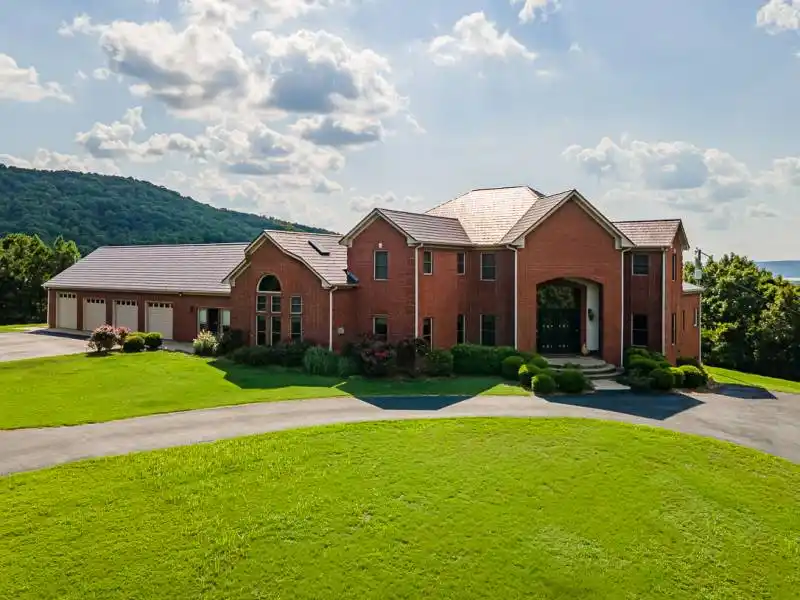 AUCTION - Luxury Hilltop Home on 120± Acres with Lake Views – image 1