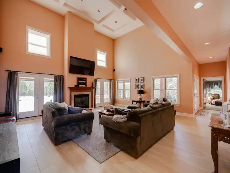 AUCTION - Luxury Hilltop Home on 120± Acres with Lake Views – image 5