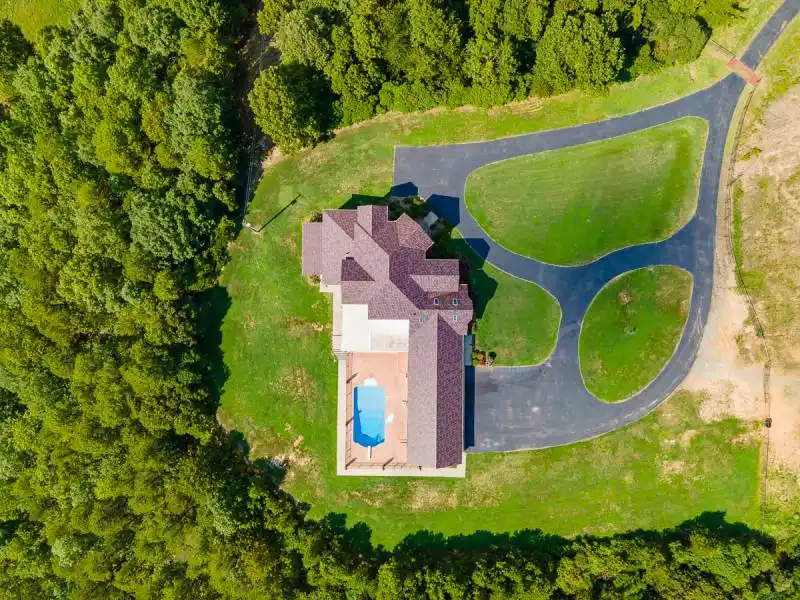 AUCTION - Luxury Hilltop Home on 120± Acres with Lake Views – image 8