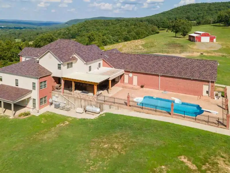 AUCTION - Luxury Hilltop Home on 120± Acres with Lake Views – image 9