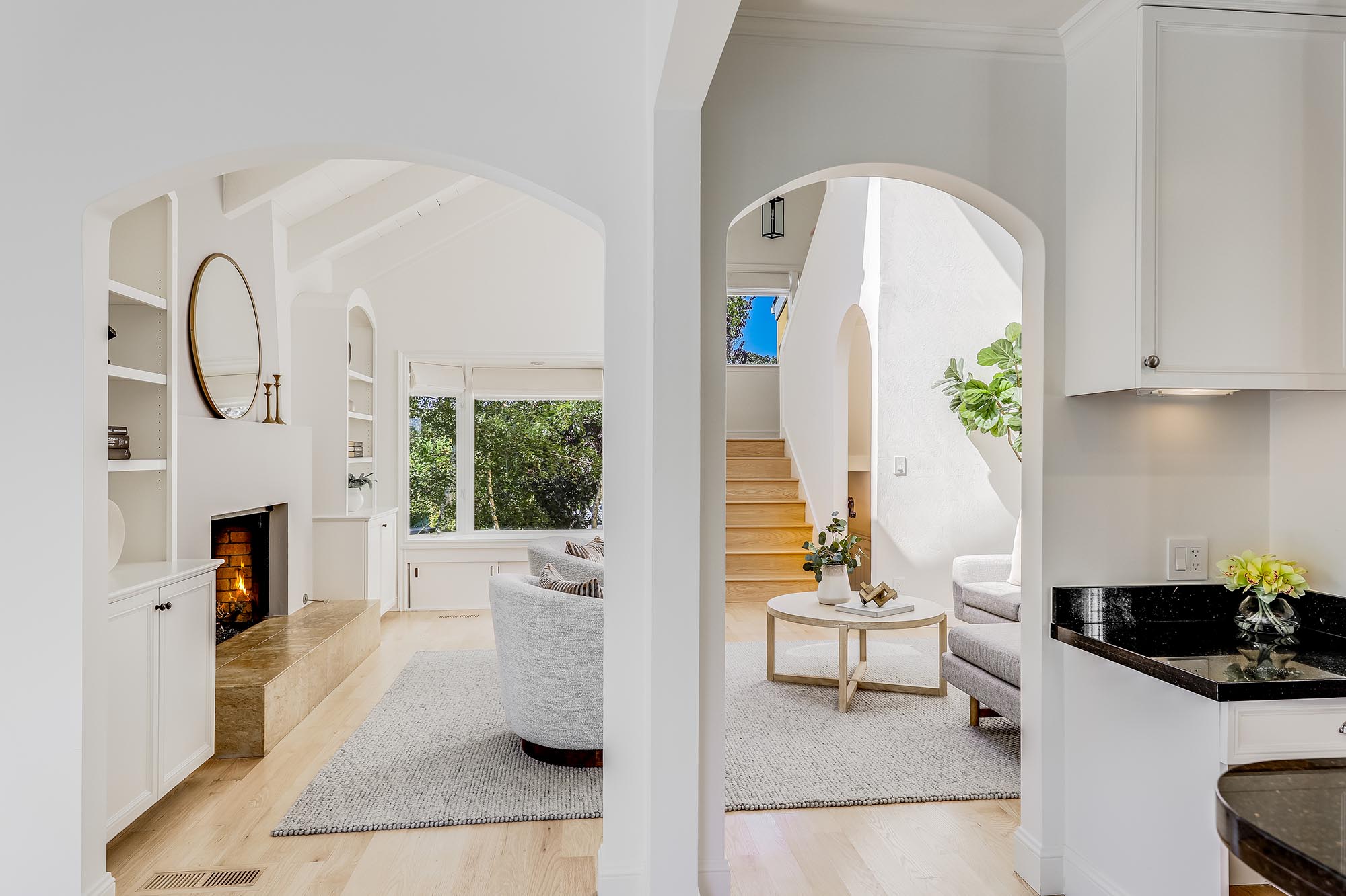 RENOVATED AND INVITING – image 10