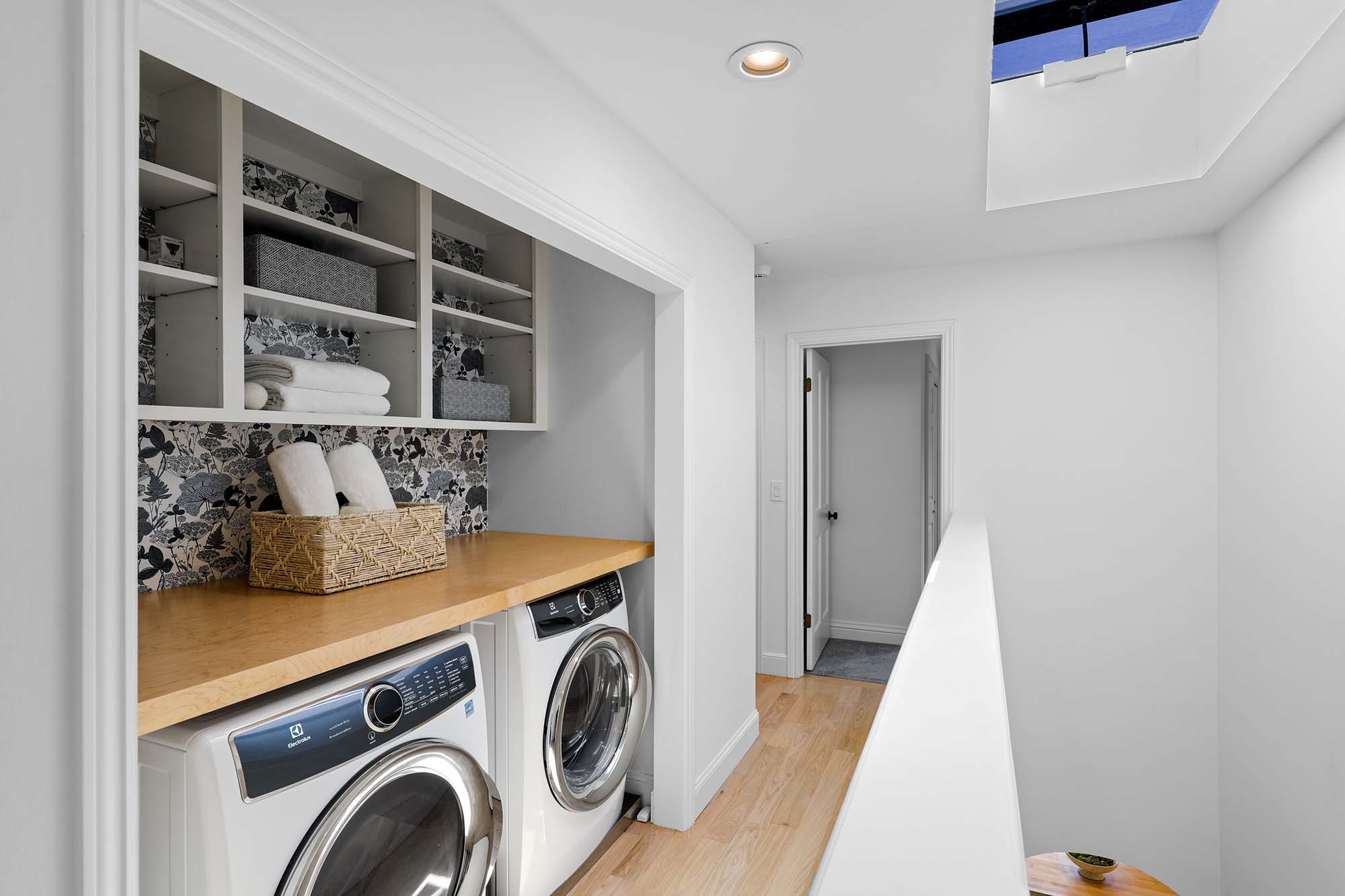 RENOVATED AND INVITING – image 15