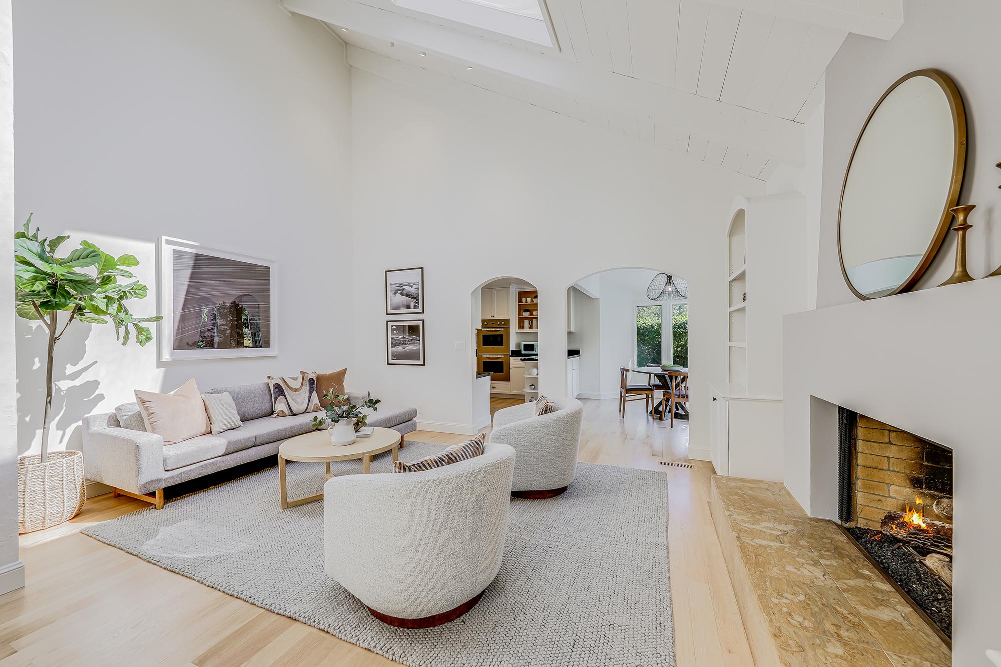 RENOVATED AND INVITING – image 3