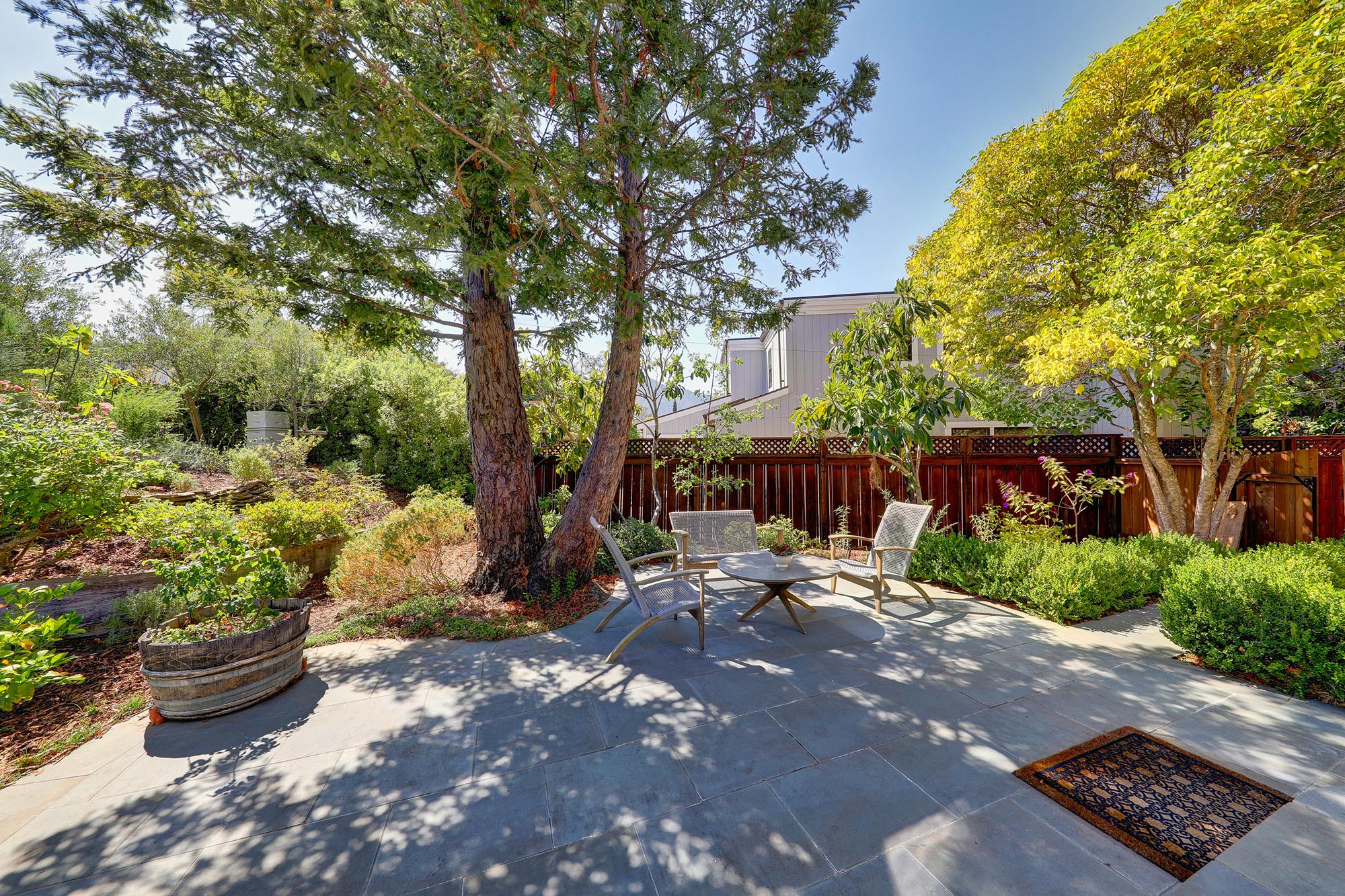 RENOVATED AND INVITING – image 20