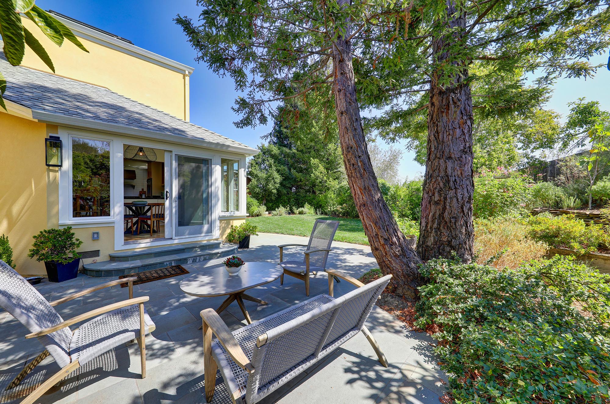 RENOVATED AND INVITING – image 21
