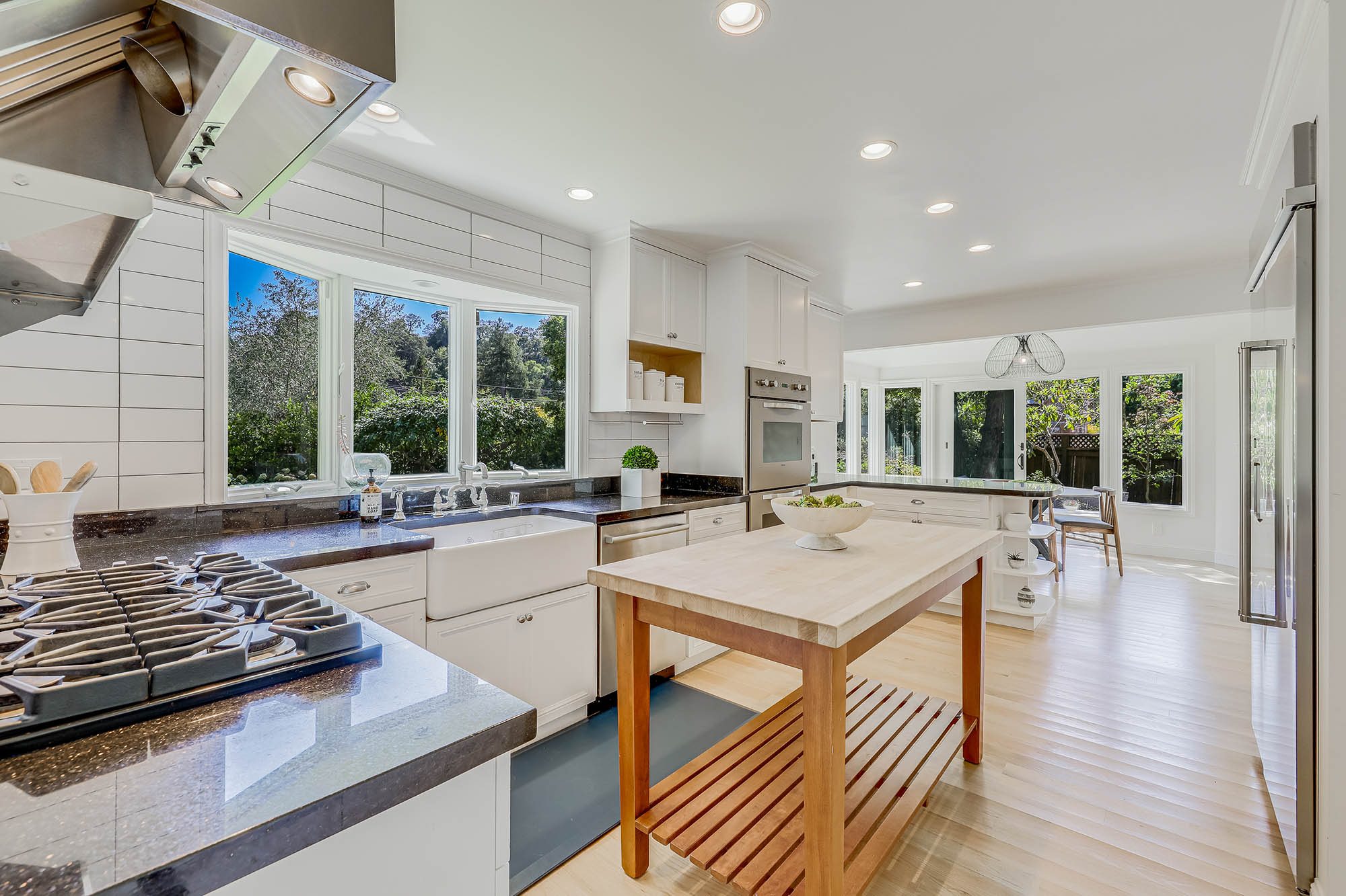 RENOVATED AND INVITING – image 4