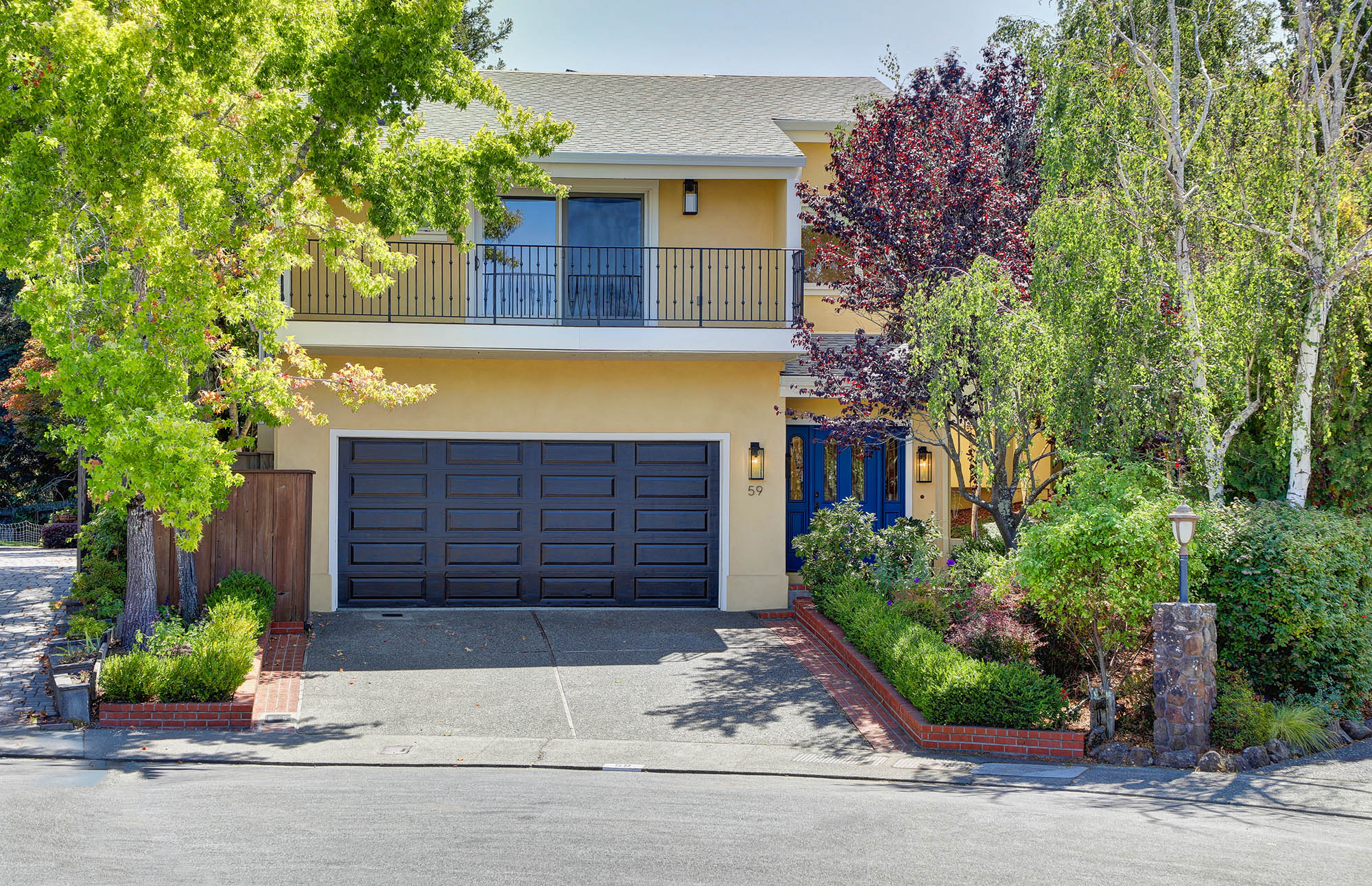 RENOVATED AND INVITING – image 1