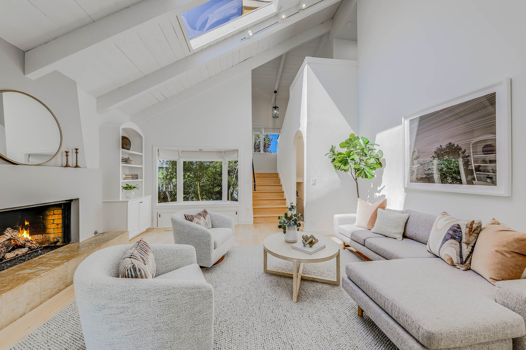 RENOVATED AND INVITING – image 5