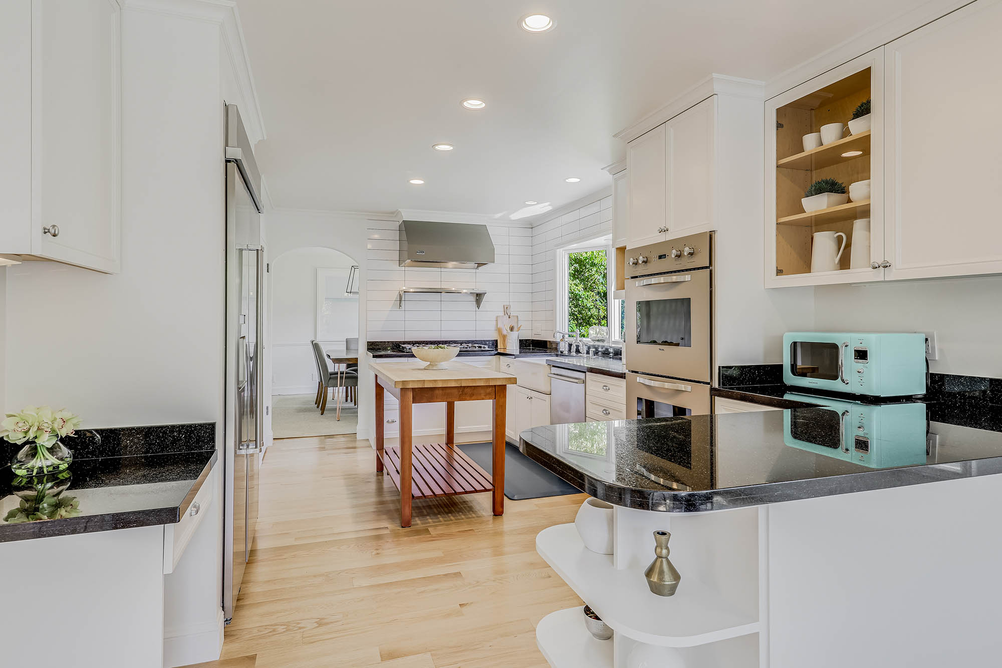 RENOVATED AND INVITING – image 7