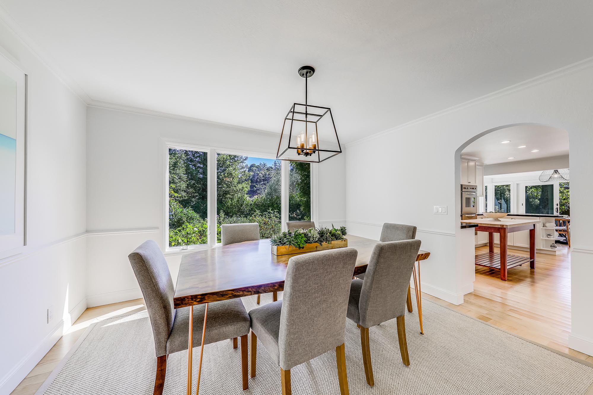 RENOVATED AND INVITING – image 8