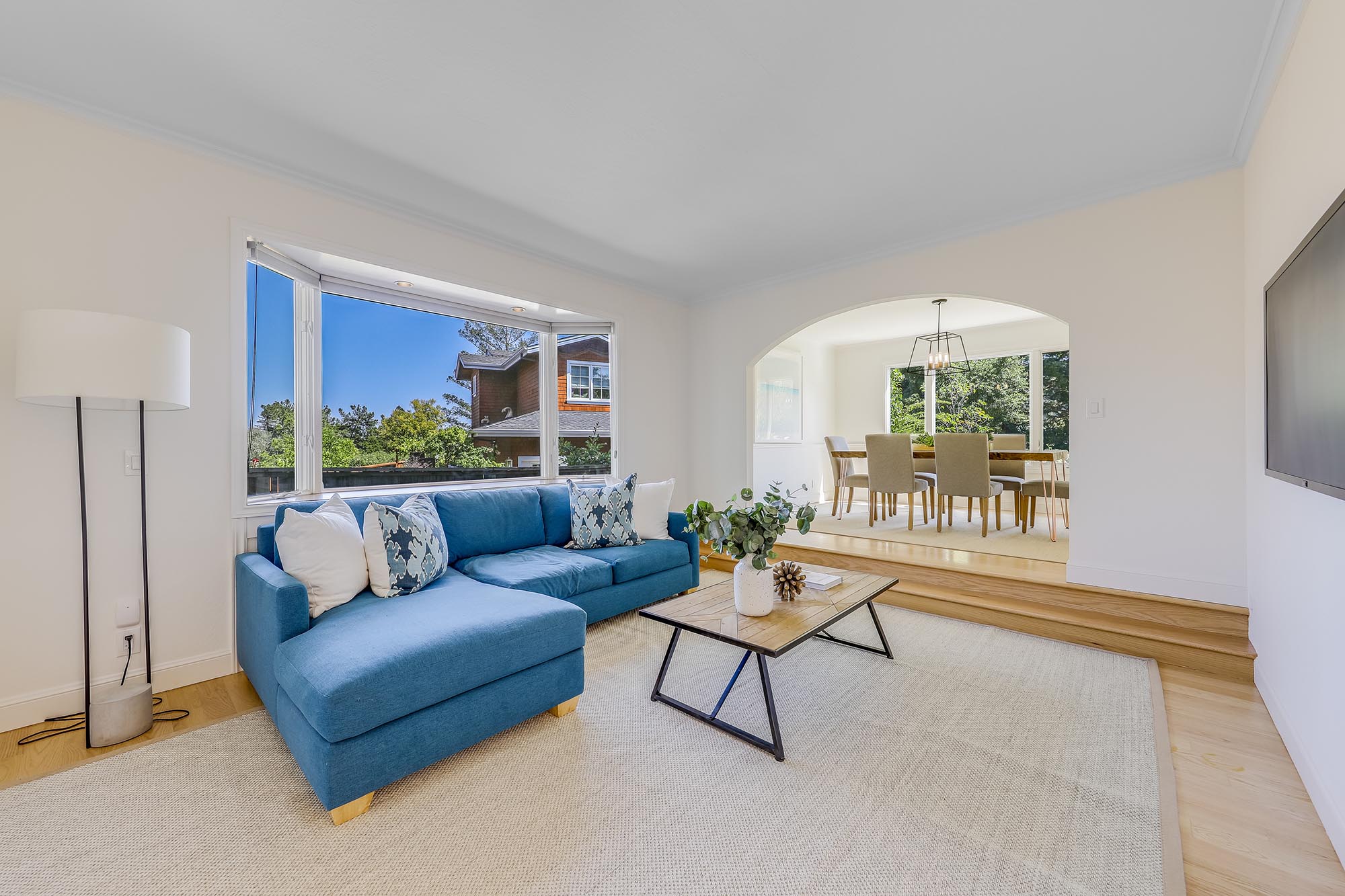 RENOVATED AND INVITING – image 9