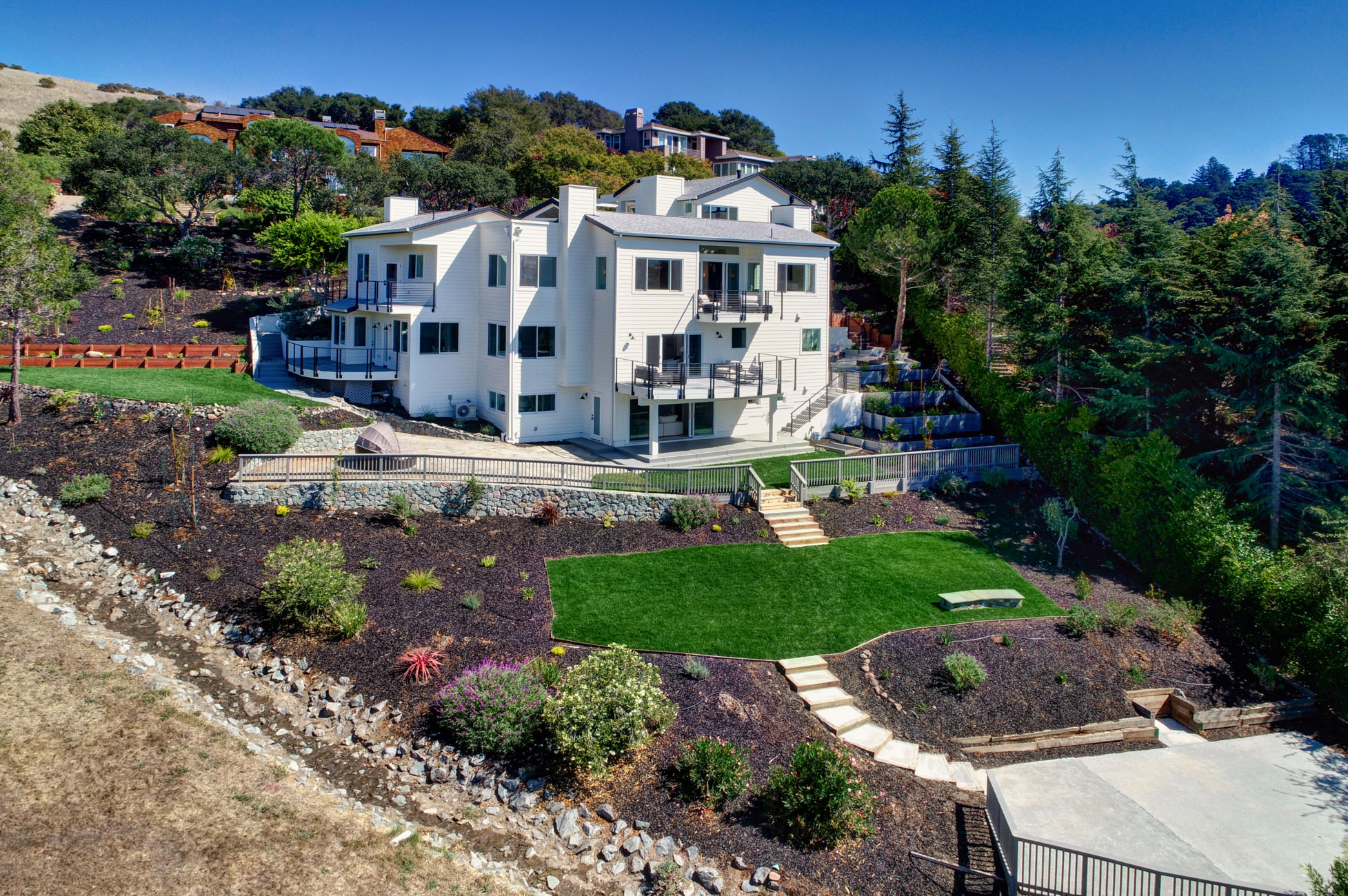 EXTRAORDINARY RENOVATION – image 1