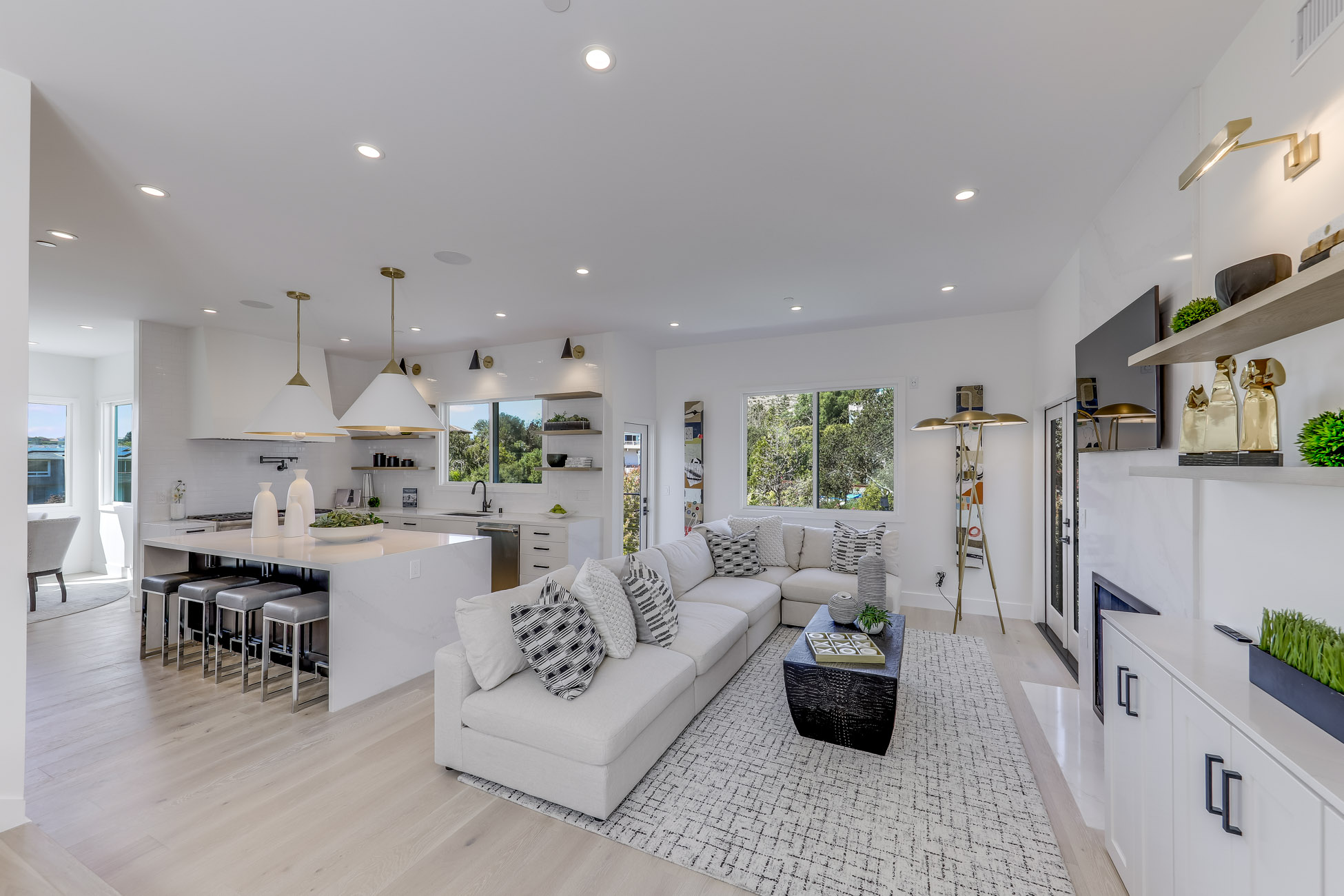 EXTRAORDINARY RENOVATION – image 12