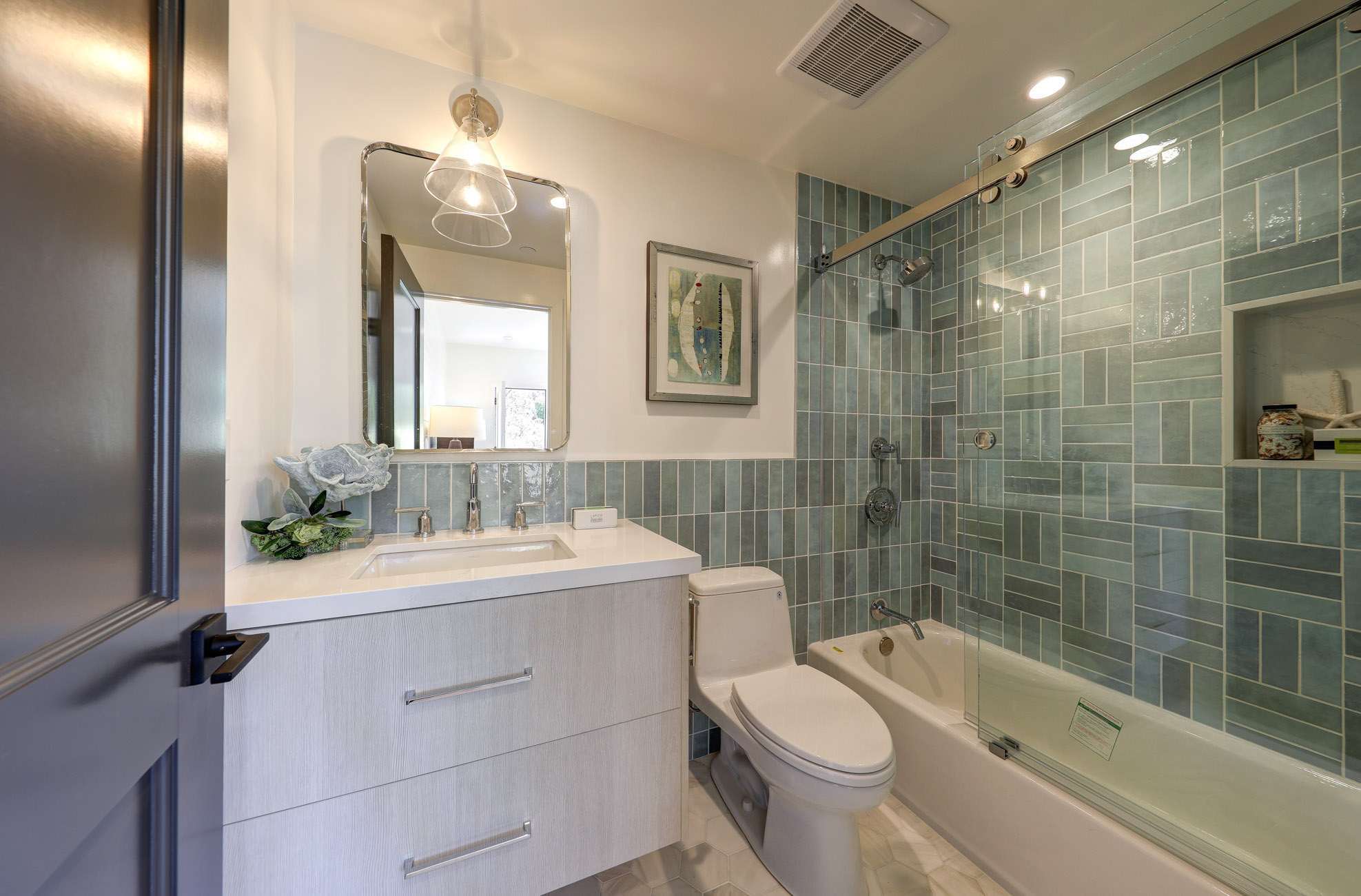 EXTRAORDINARY RENOVATION – image 22