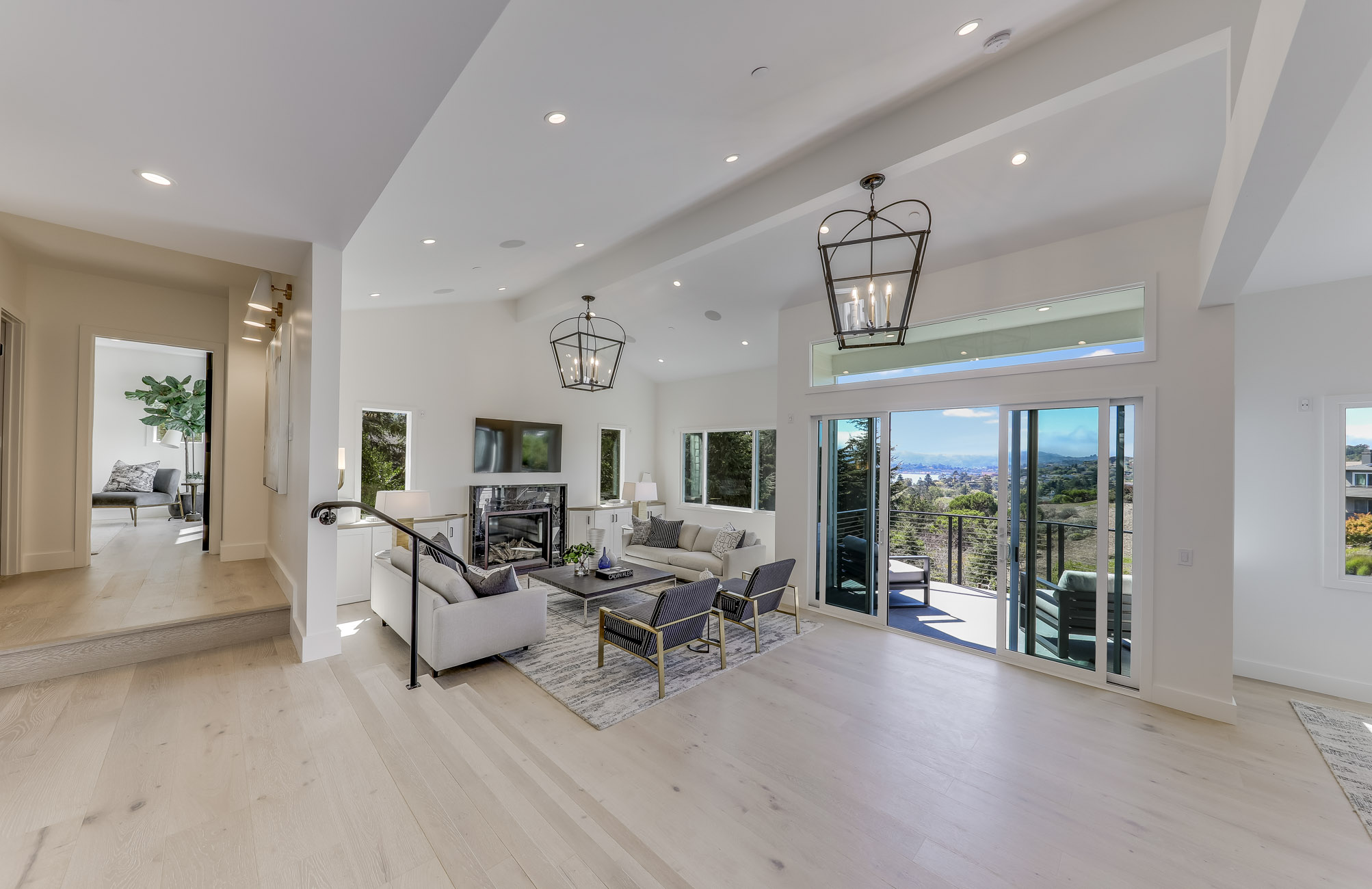 EXTRAORDINARY RENOVATION – image 3