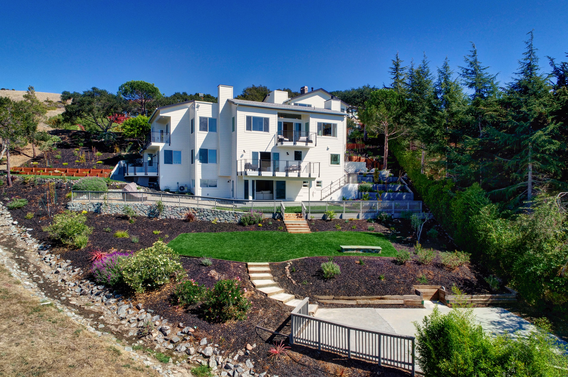 EXTRAORDINARY RENOVATION – image 32