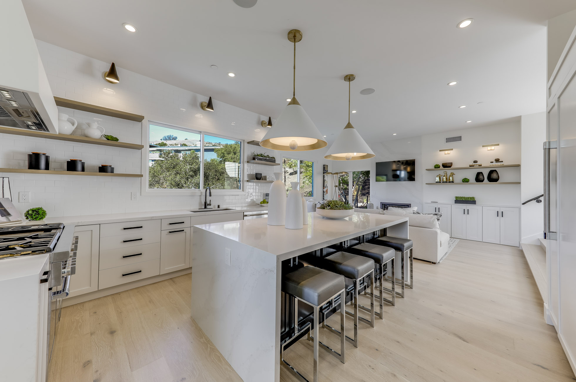 EXTRAORDINARY RENOVATION – image 9