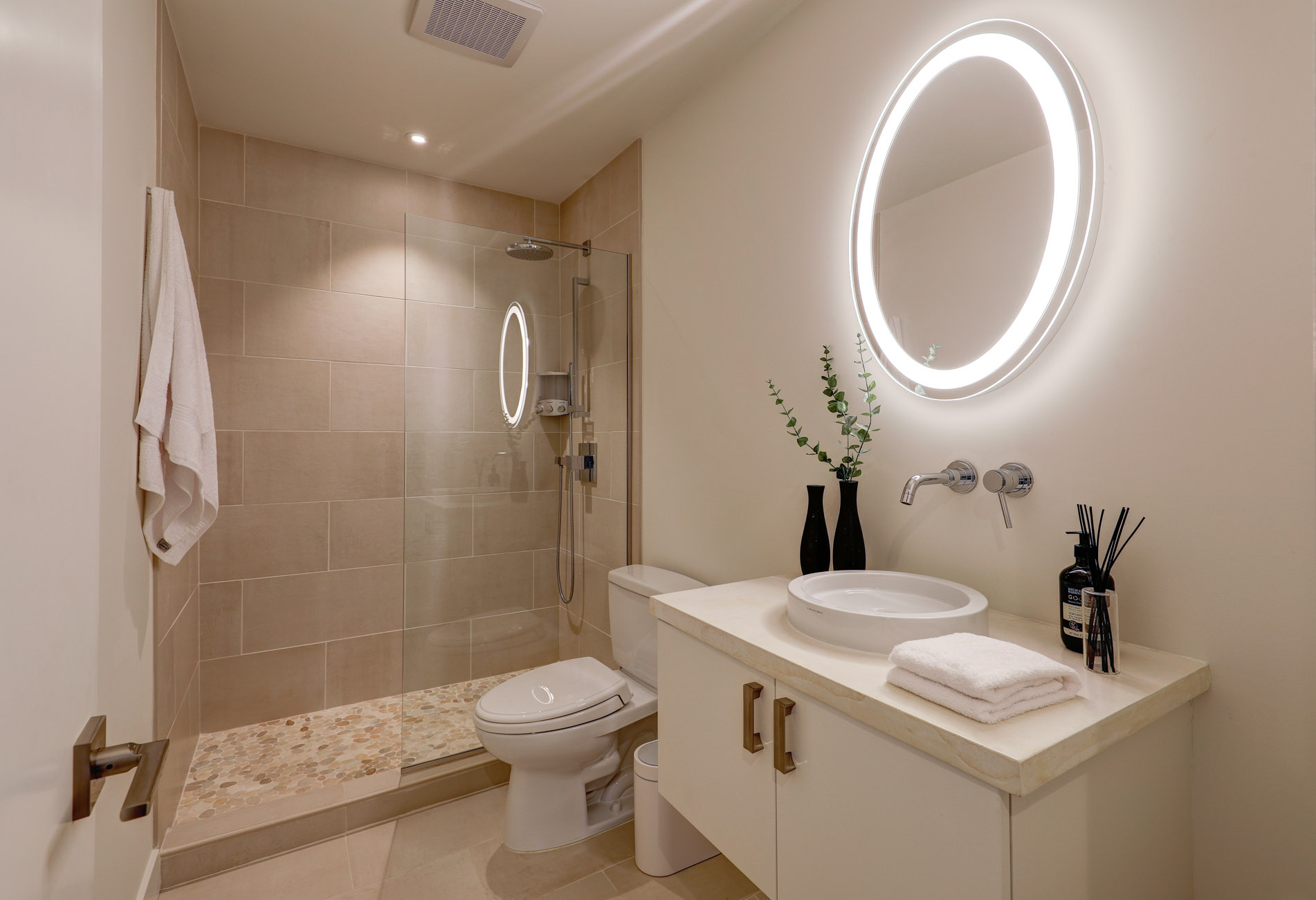 Private & Gated Contemporary Renovation – image 18