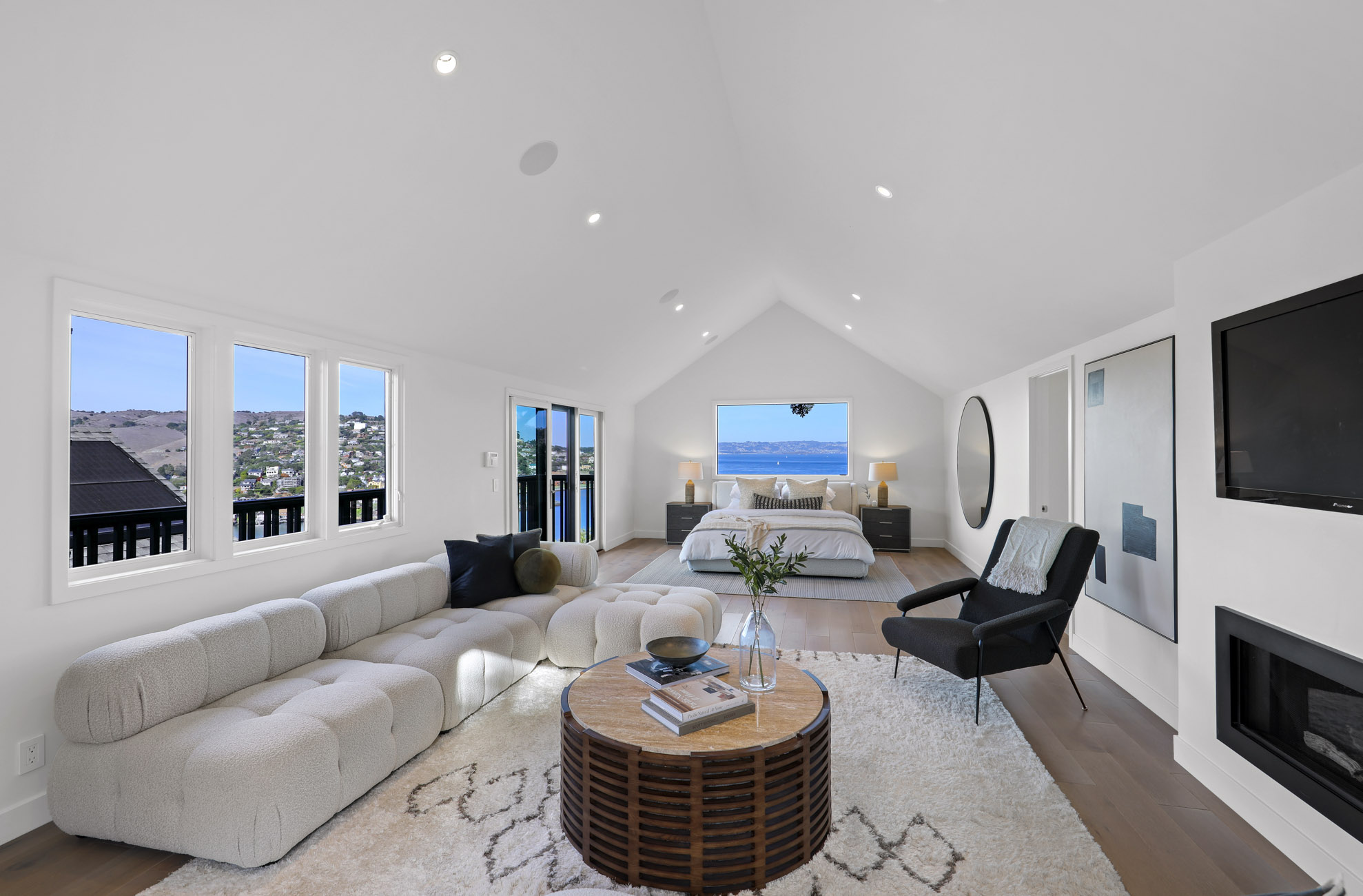Private & Gated Contemporary Renovation – image 21