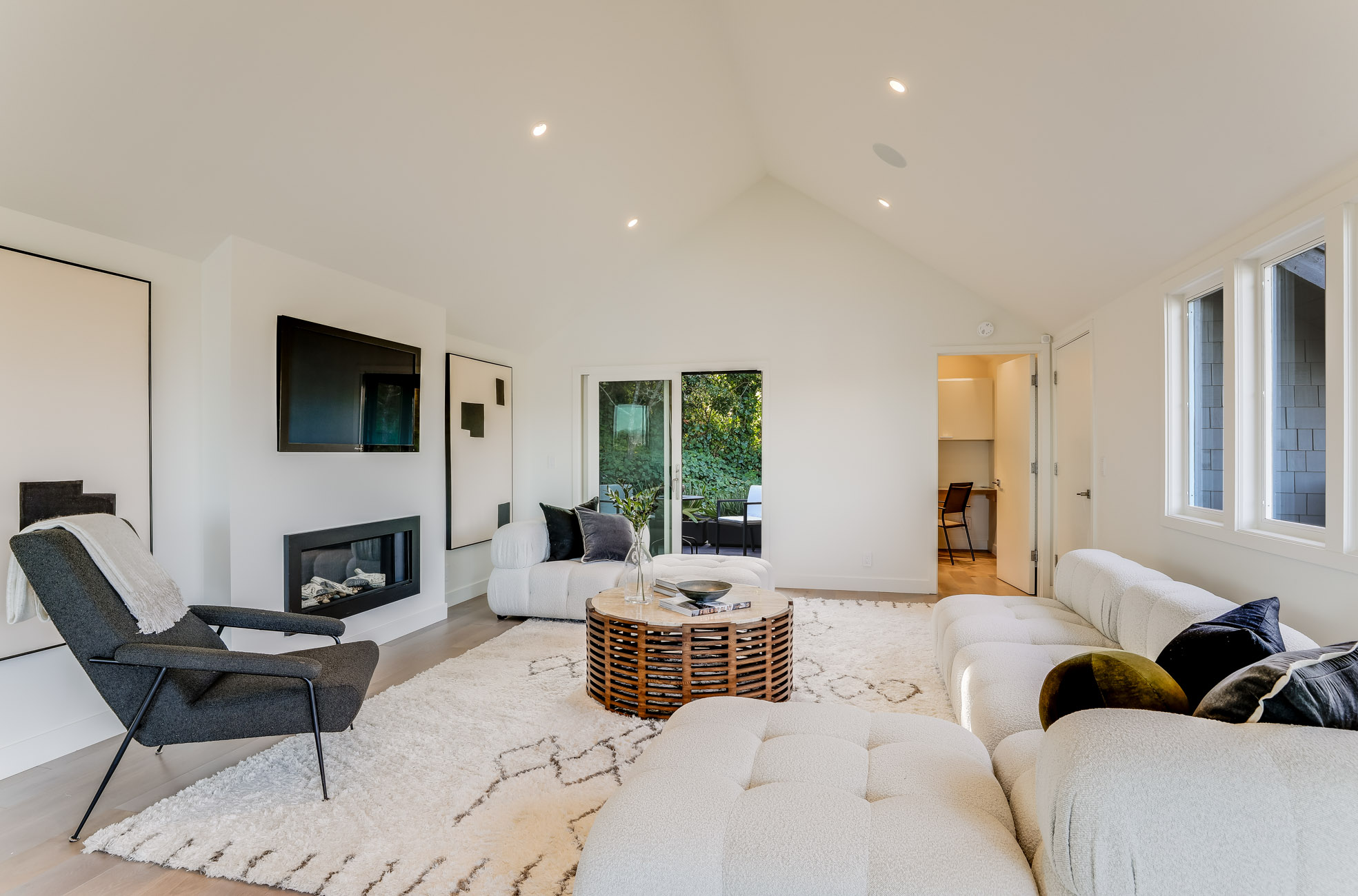Private & Gated Contemporary Renovation – image 22